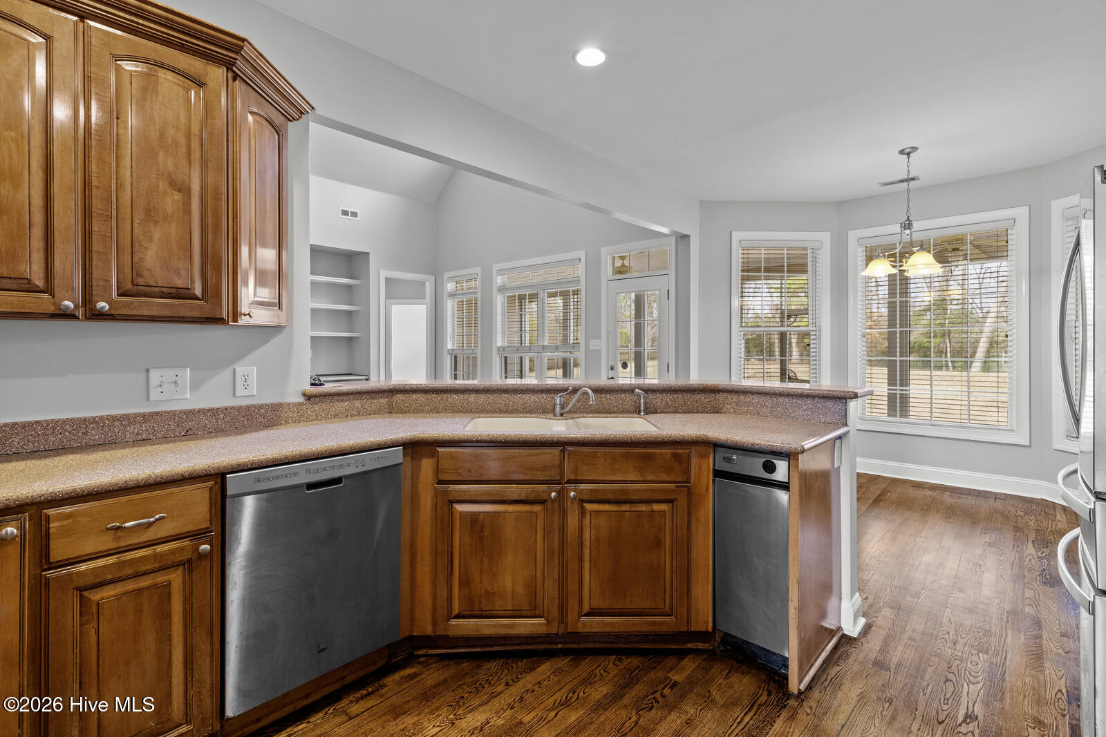 100545911 | Photo 17