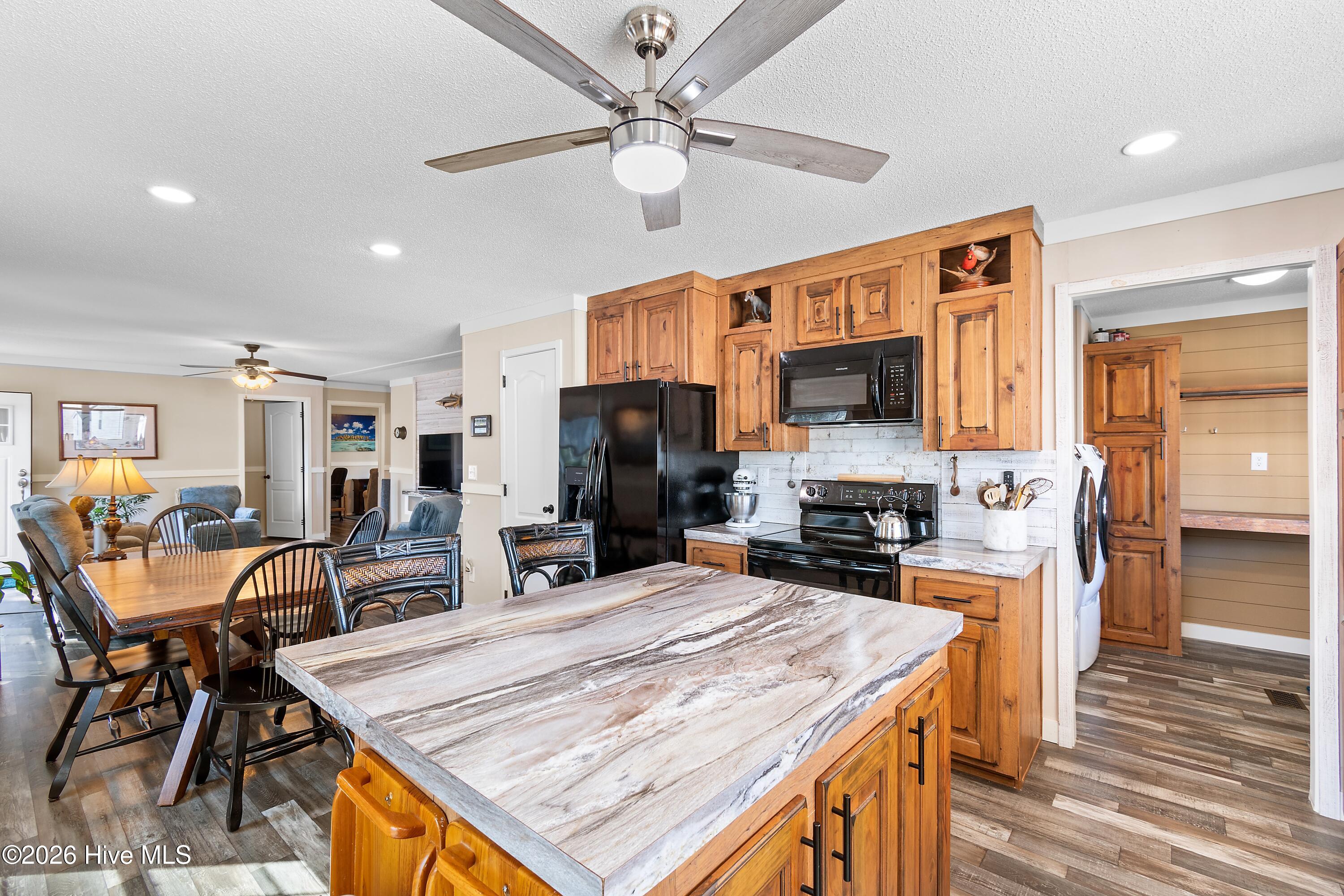 100554917 | Photo 15