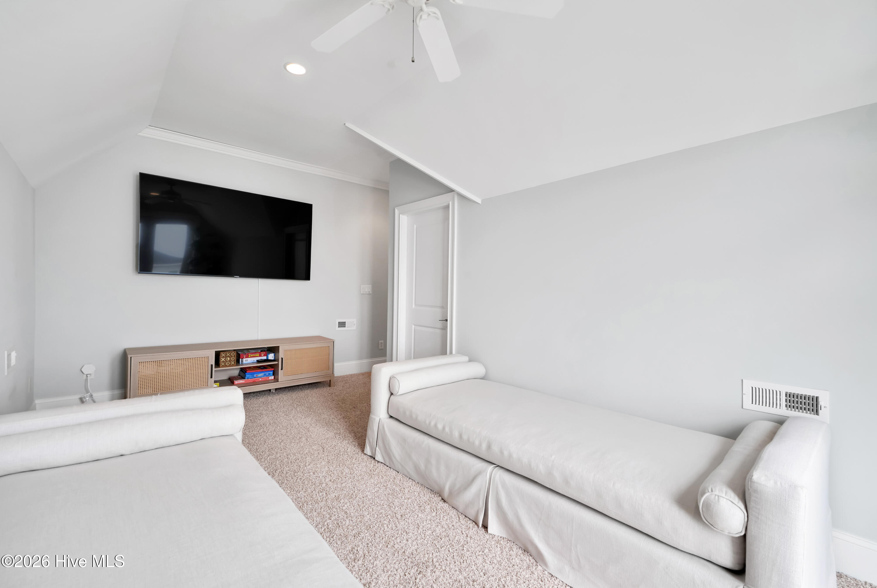 100561238 | Photo 47