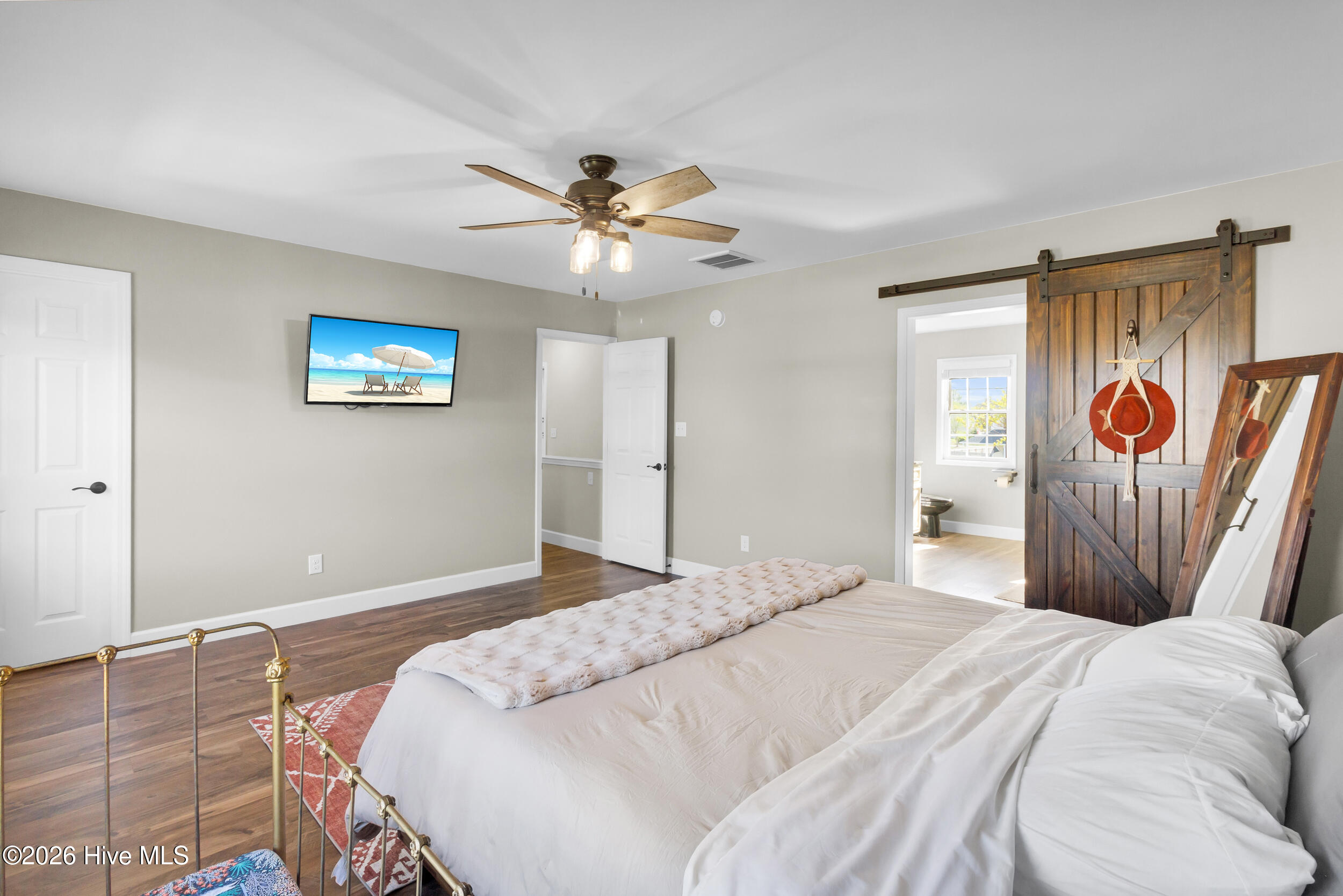 100566546 | Photo 16