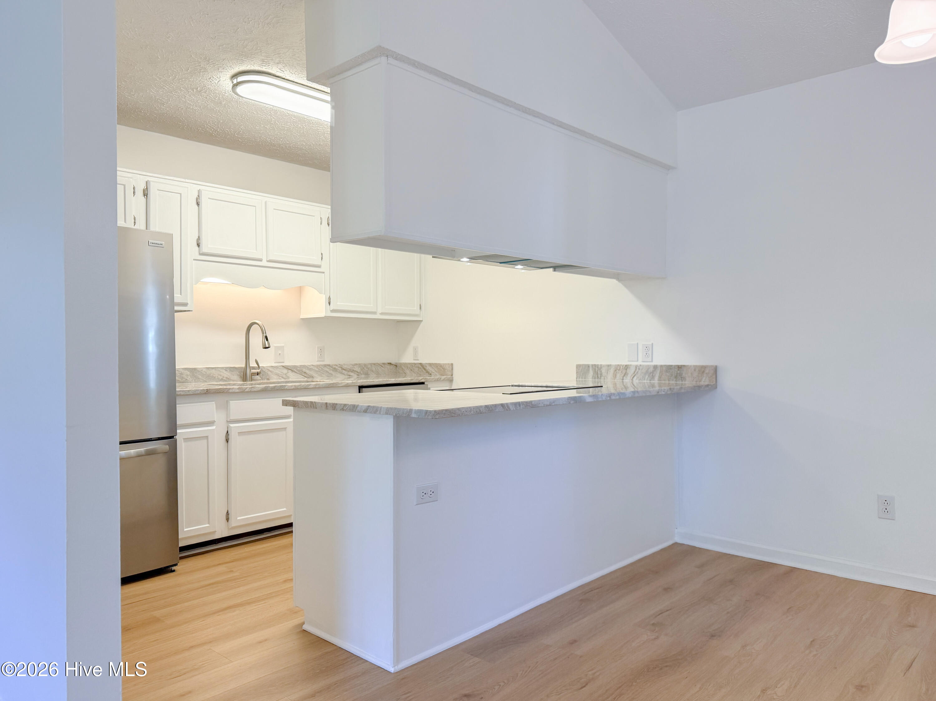 100568255 | Photo 27