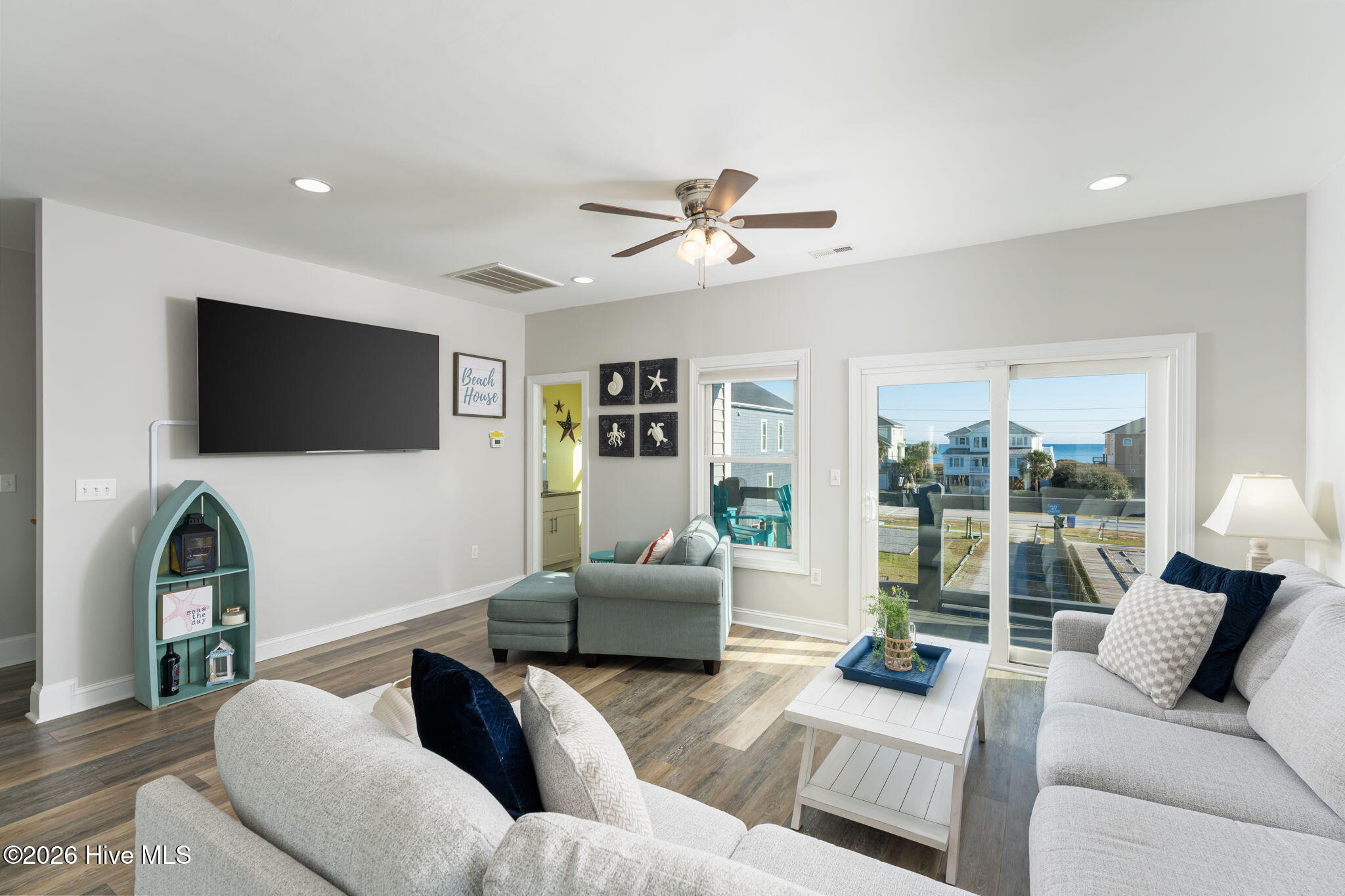 100560160 | Photo 10