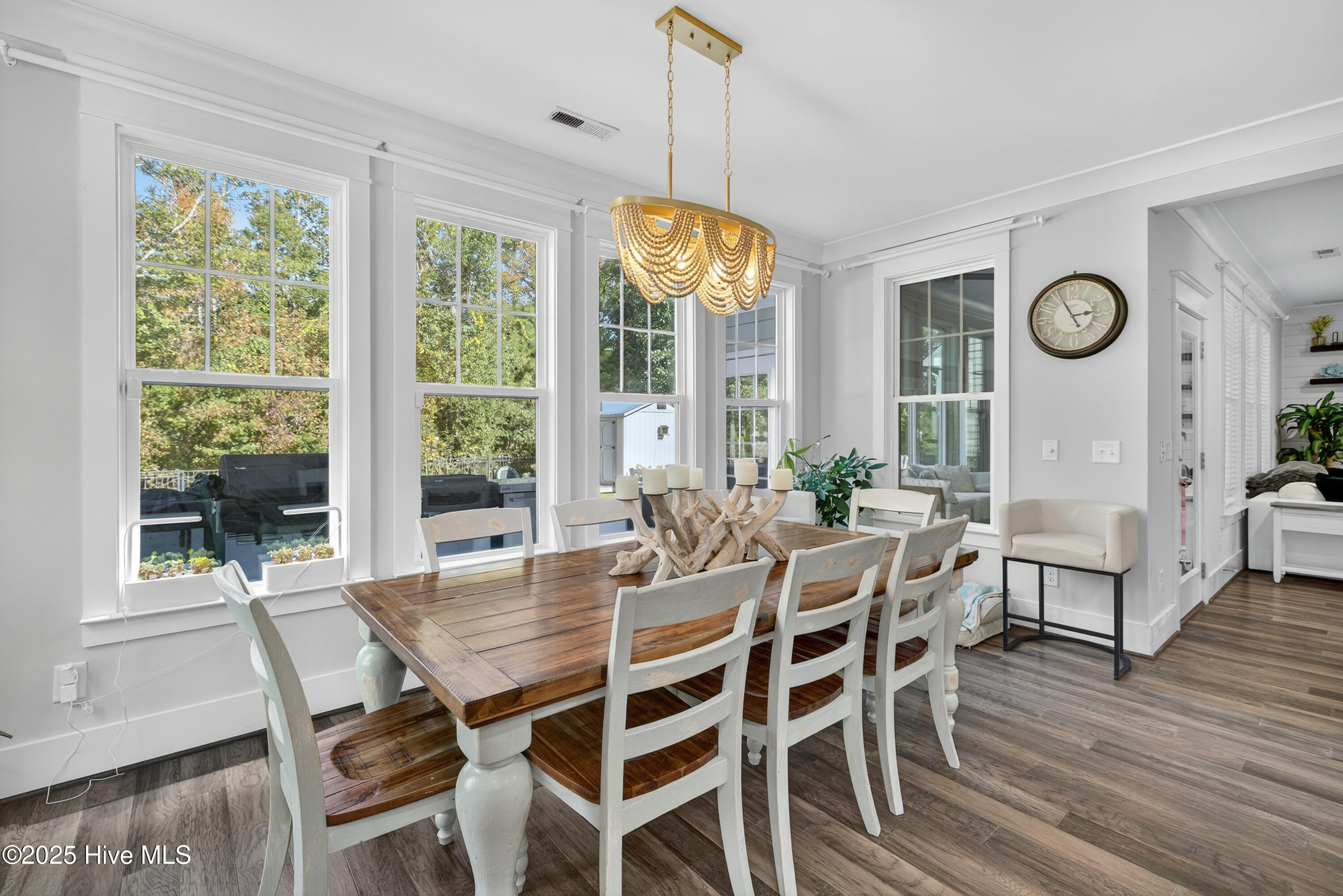 100540063 | Photo 22