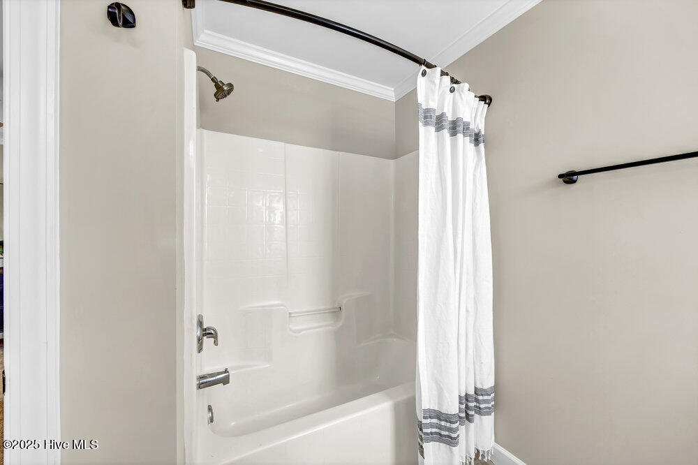 100543937 | Photo 15