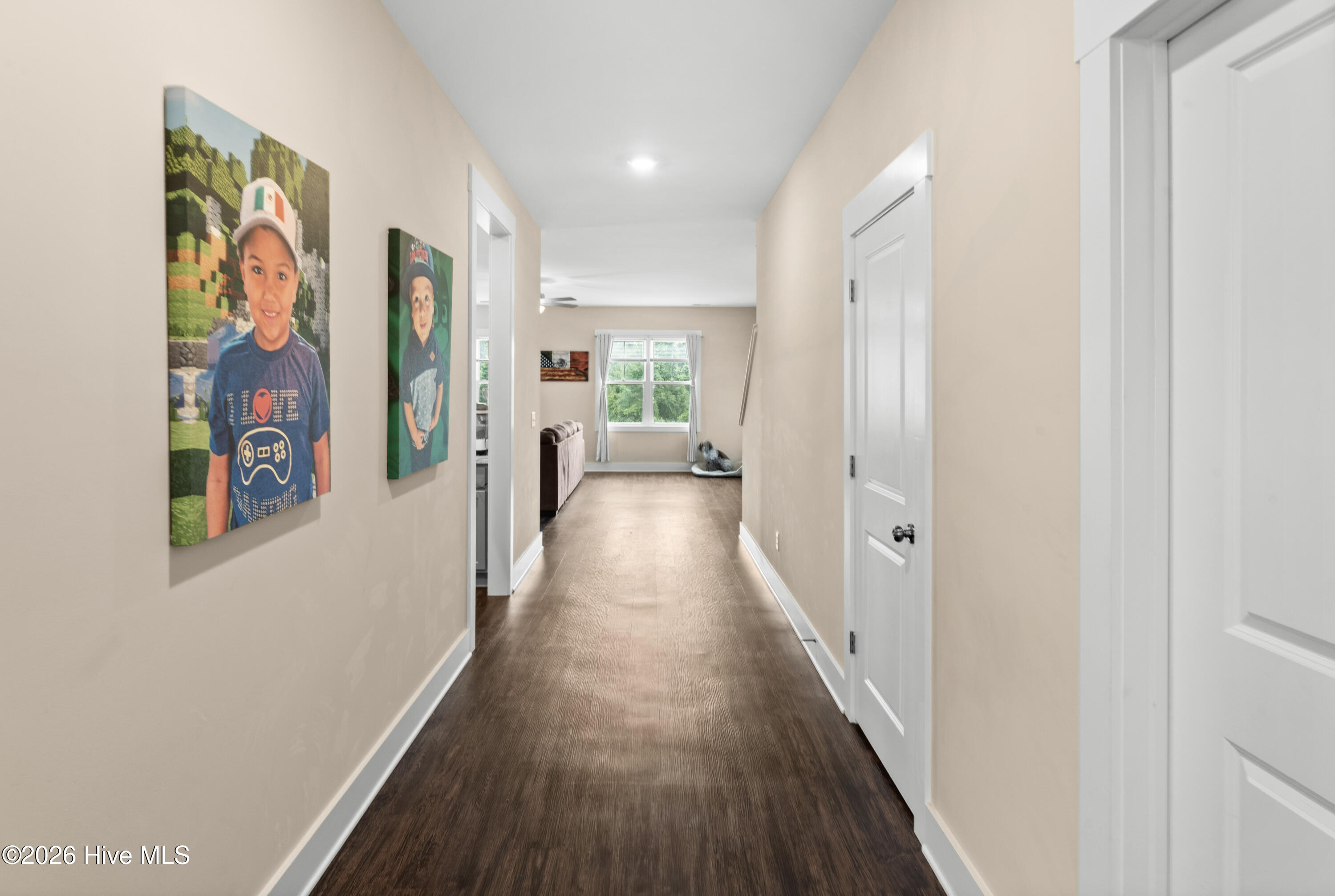 100569273 | Photo 11