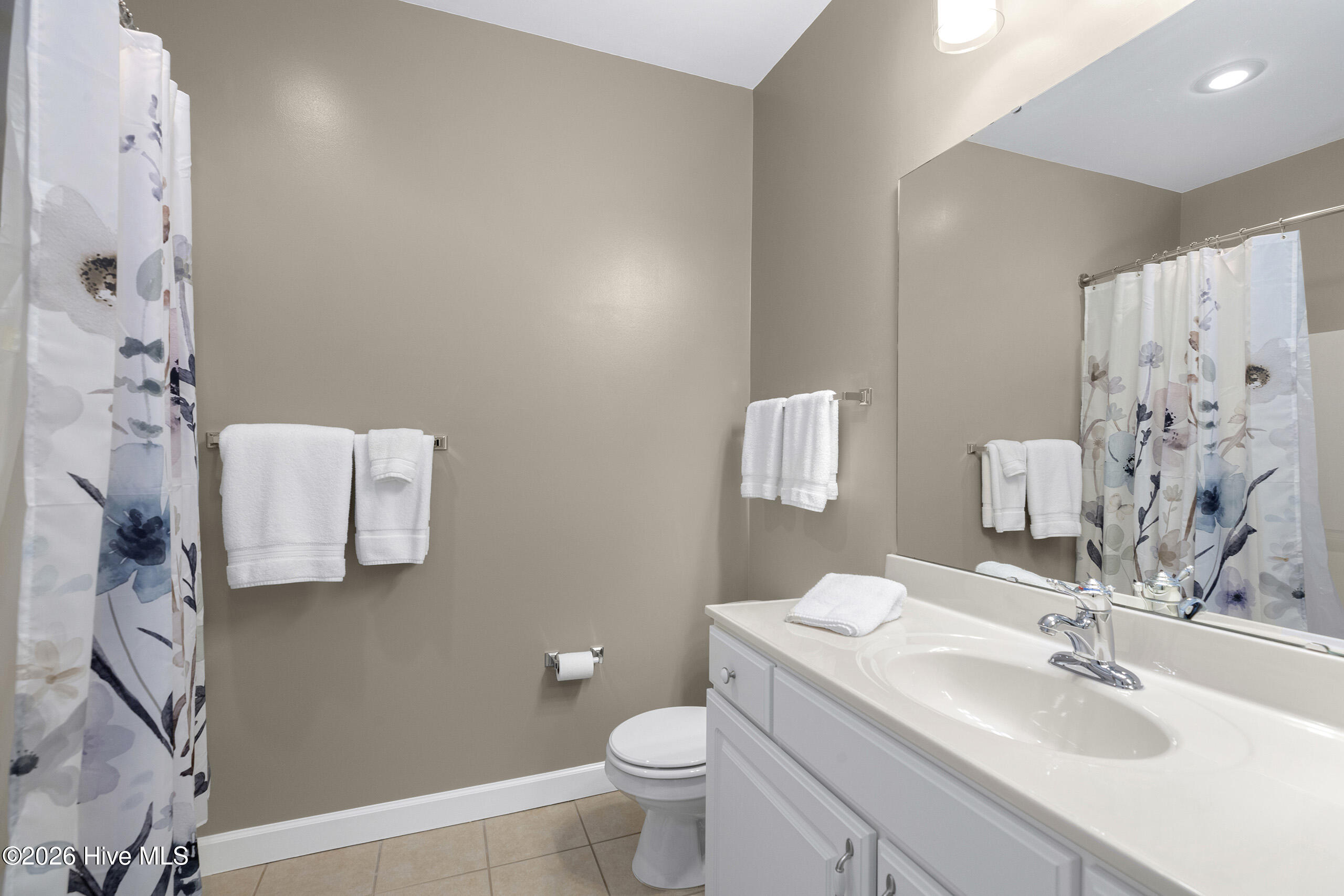 100560477 | Photo 24