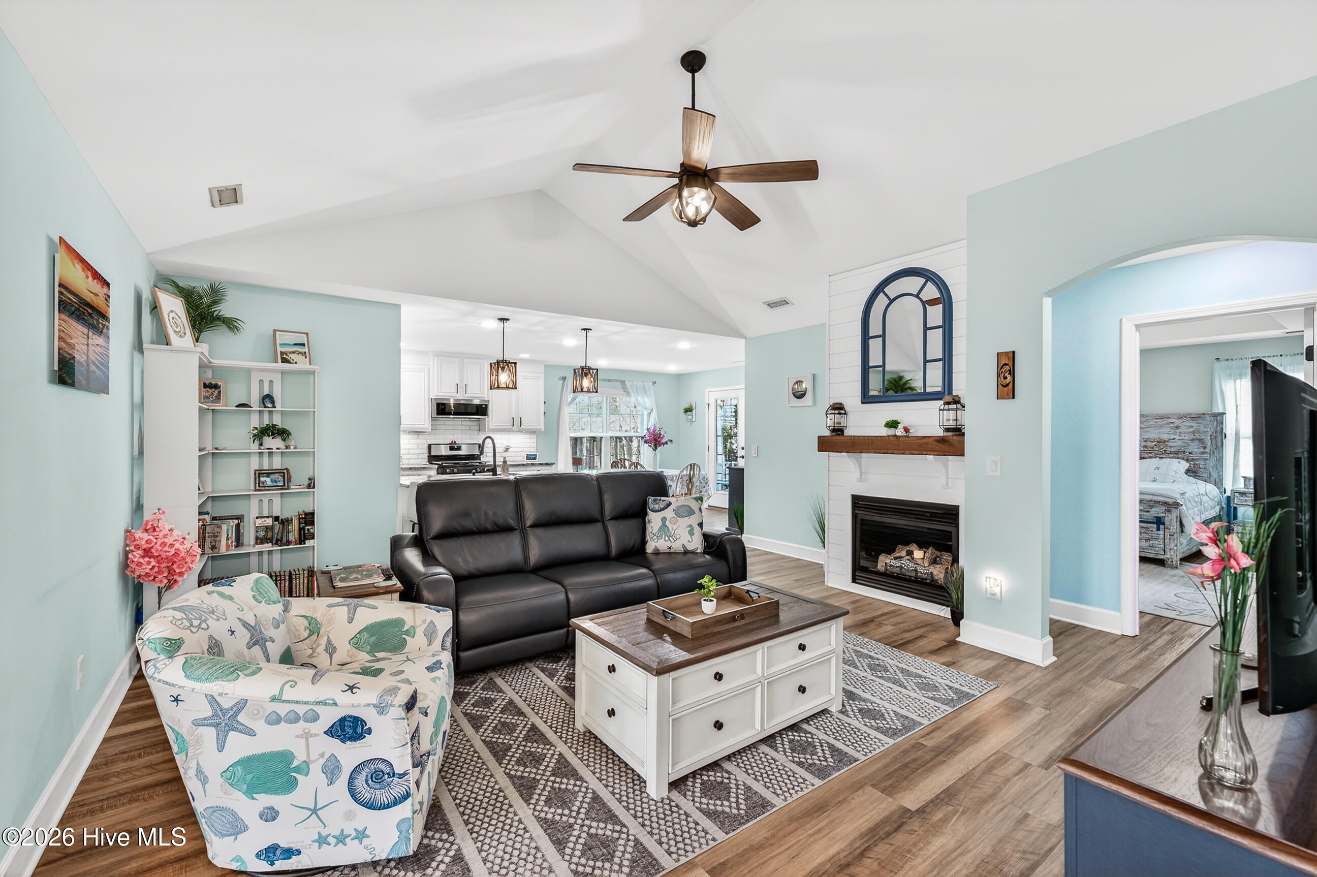 100567019 | Photo 15