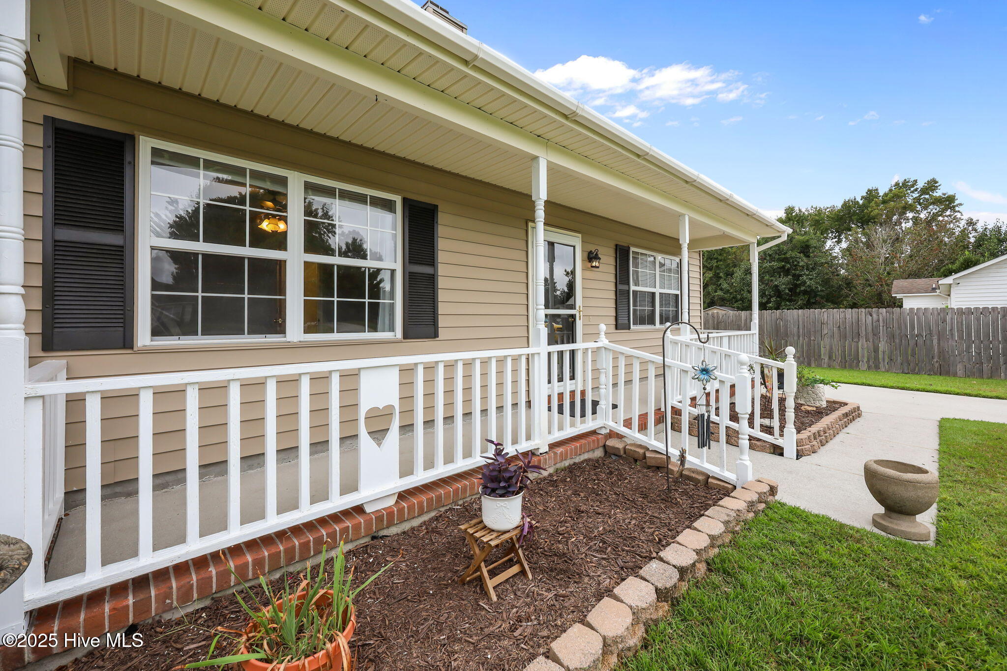 513 Emily Loop, Jacksonville, NC 28540 – photo 7: 44-web-or-mls-513 Emily Loop 94