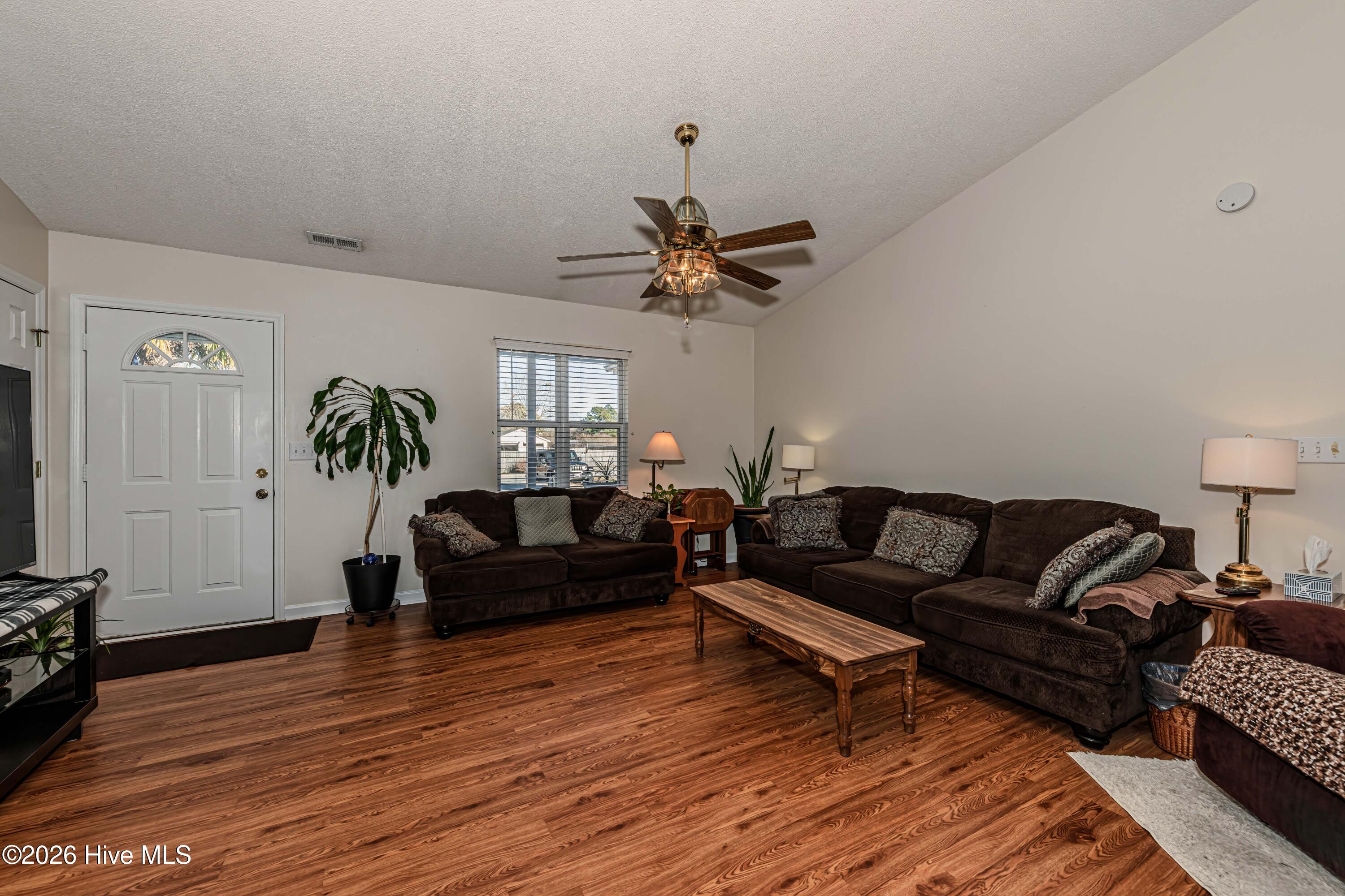 100550368 | Photo 11