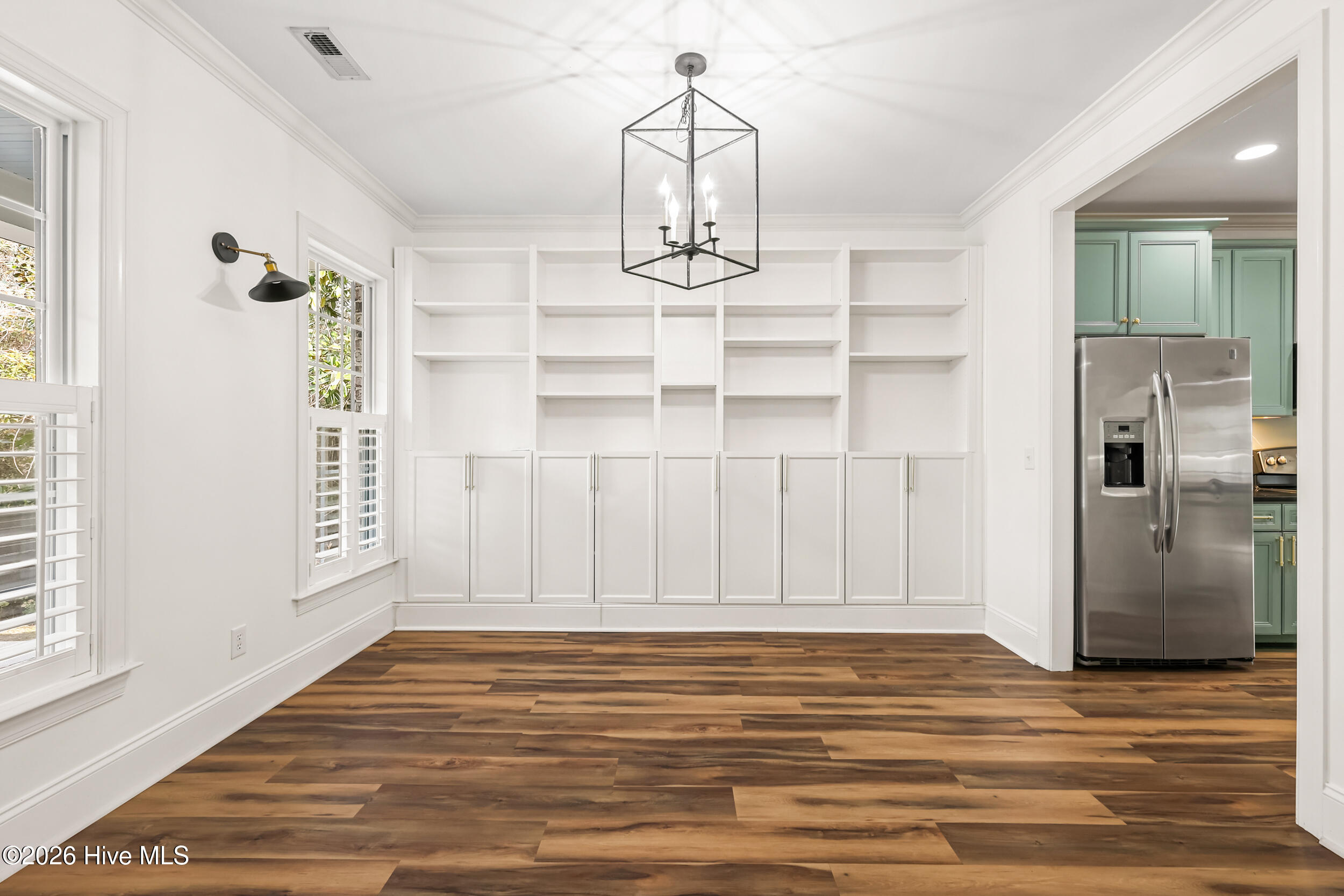 100547349 | Photo 23