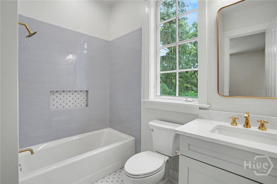 Bedroom 3 En Suite Bath