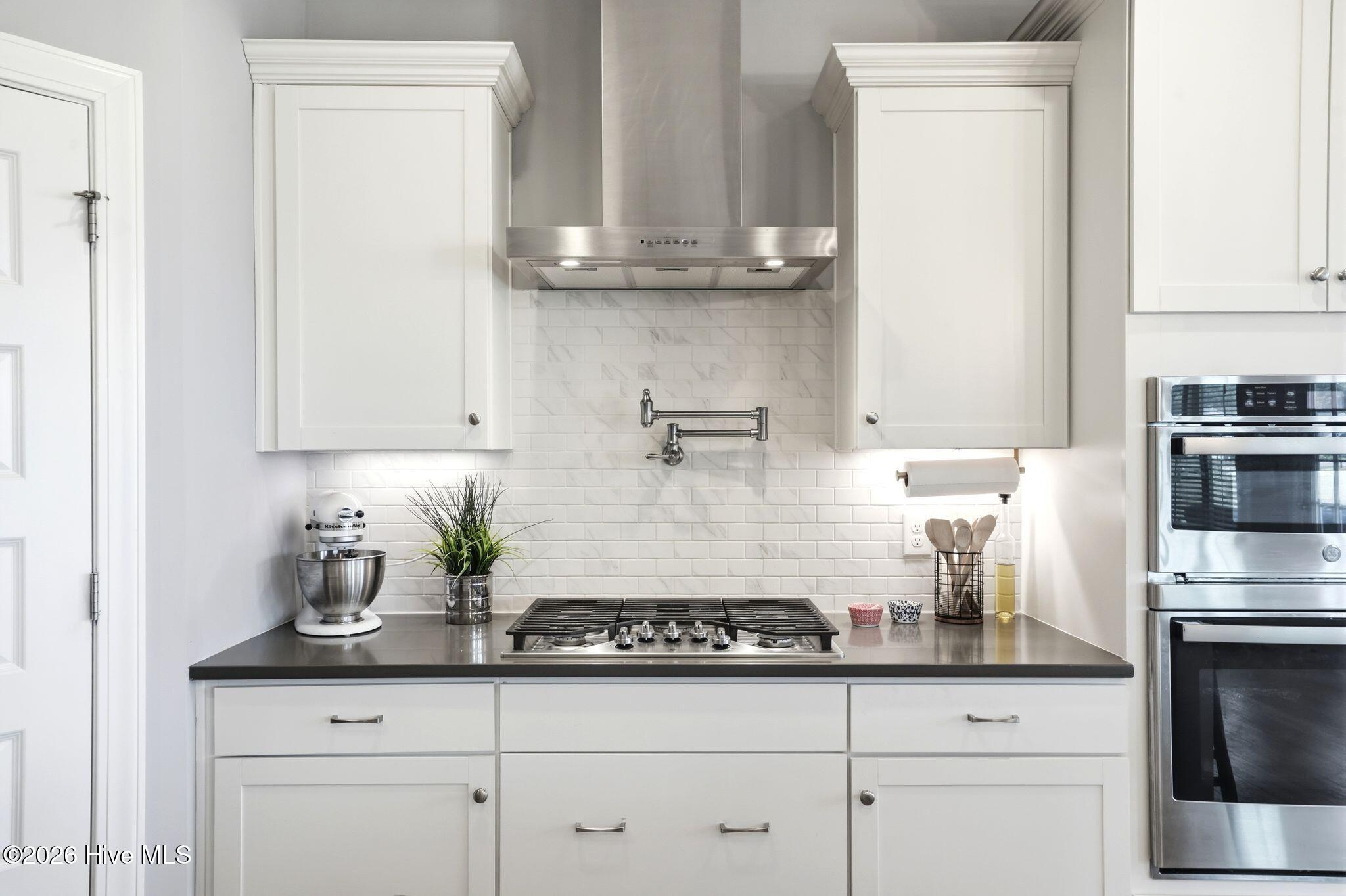 100563287 | Photo 35