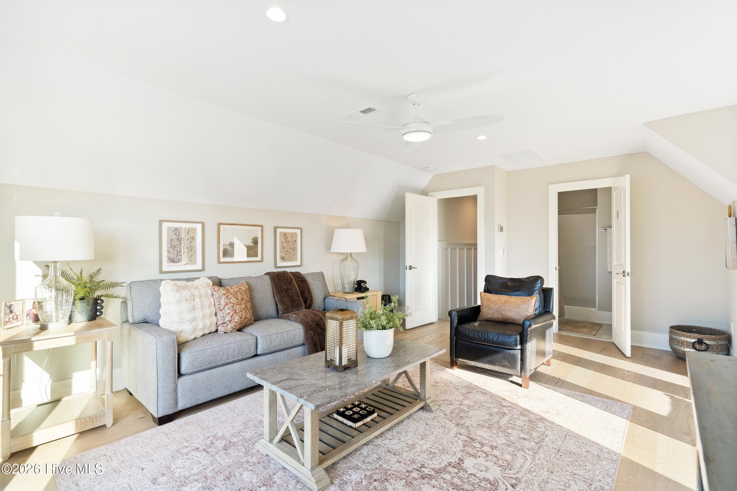 100546830 | Photo 62