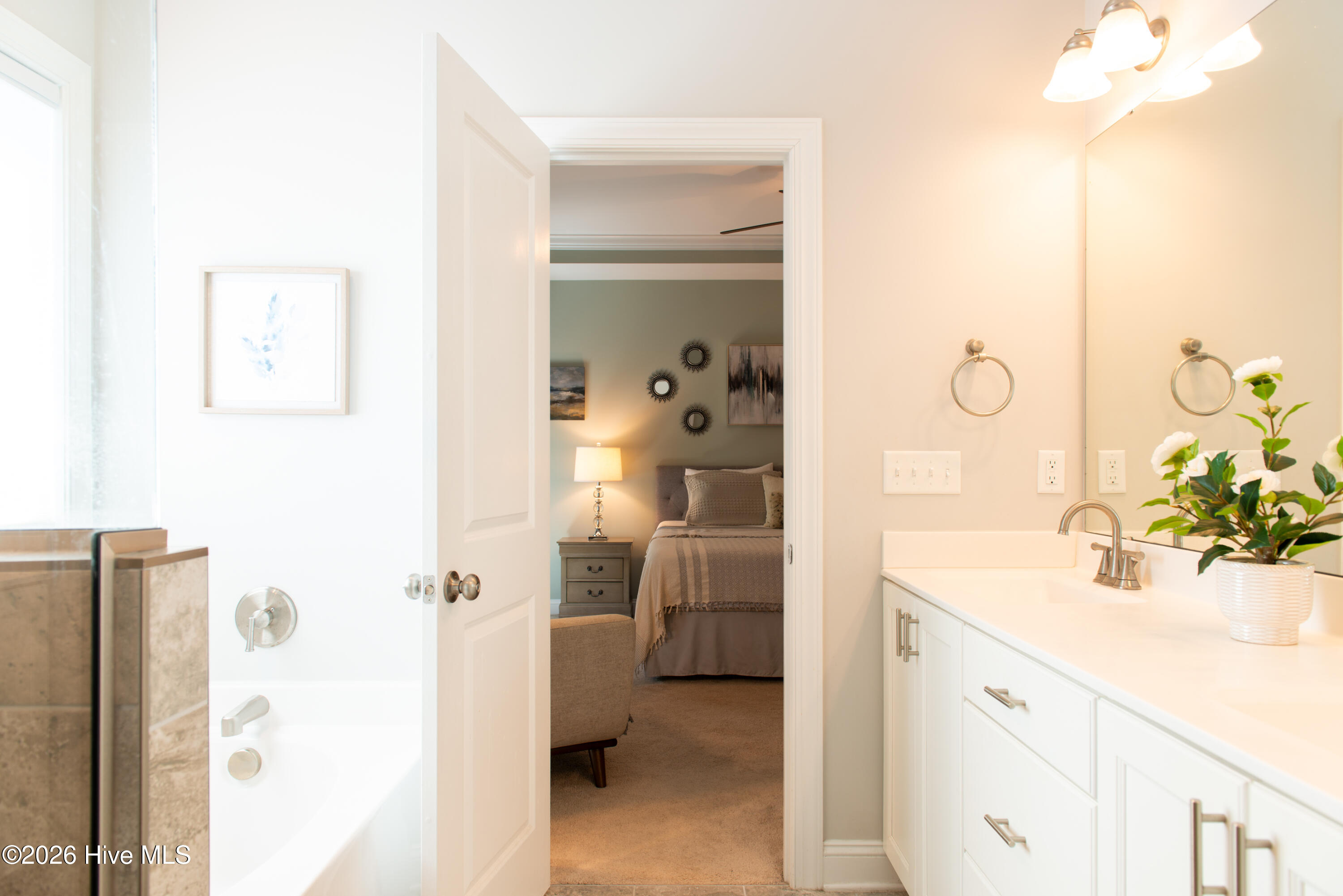 100568036 | Photo 41