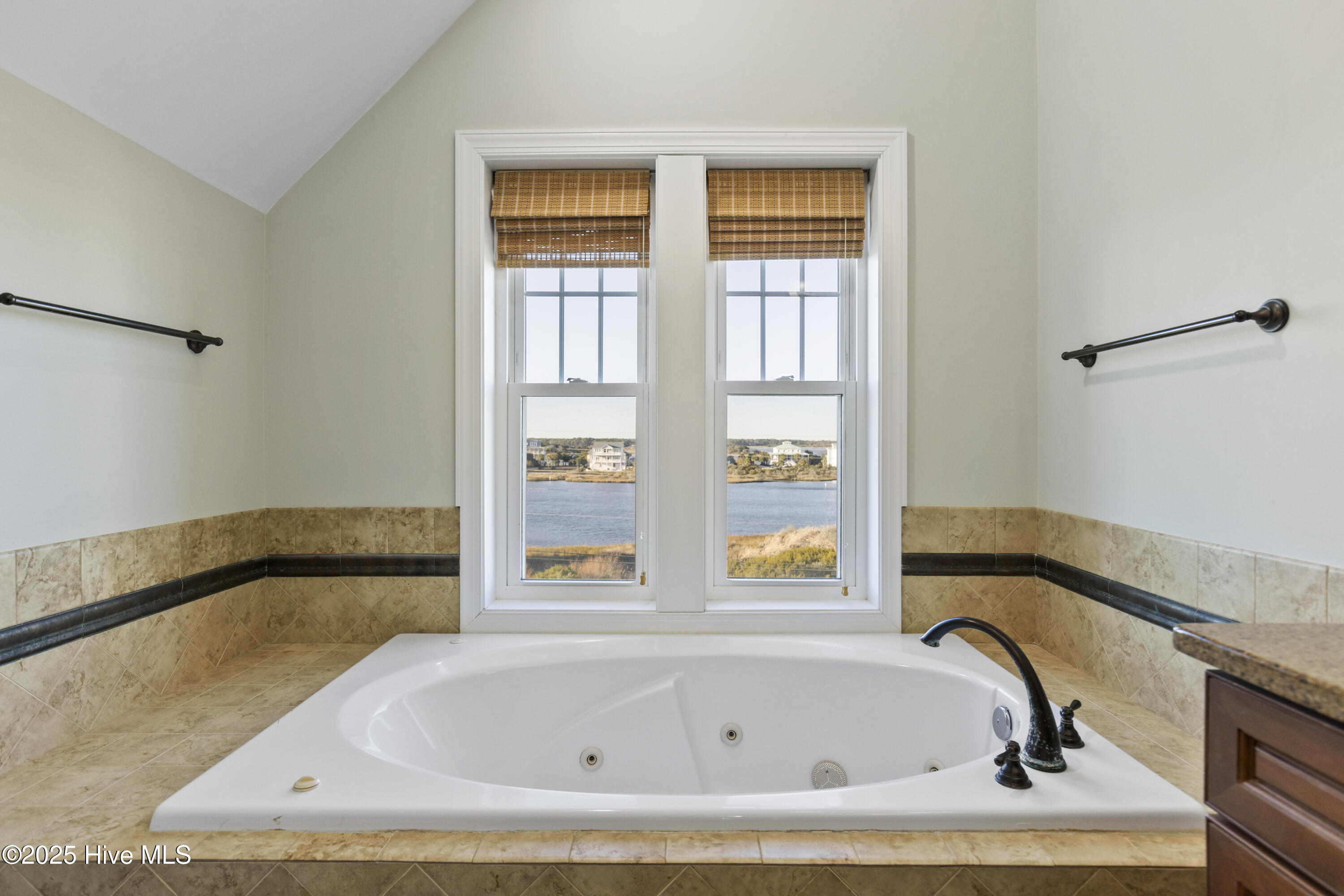 100546411 | Photo 41