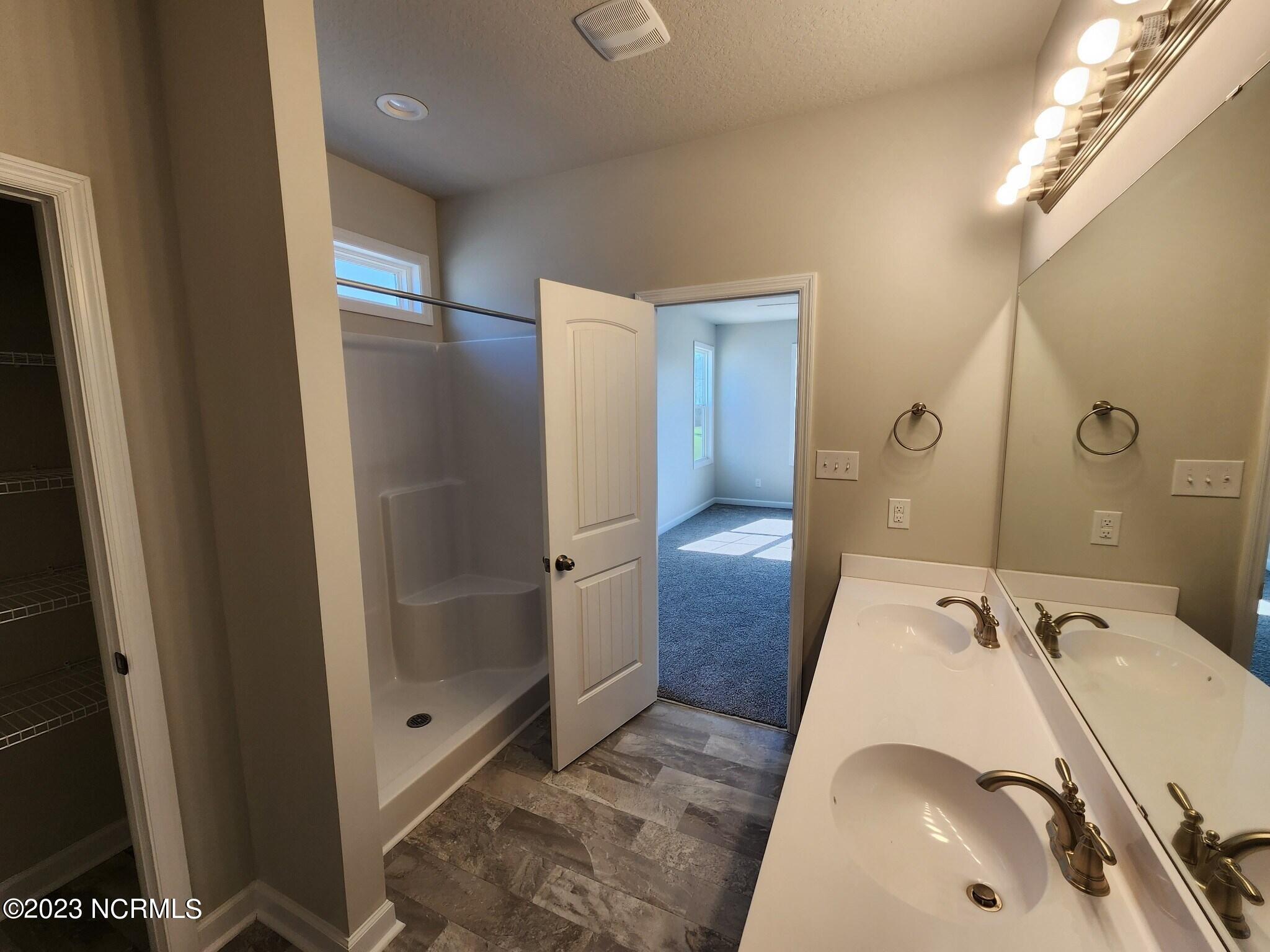 100524735 | Photo 18