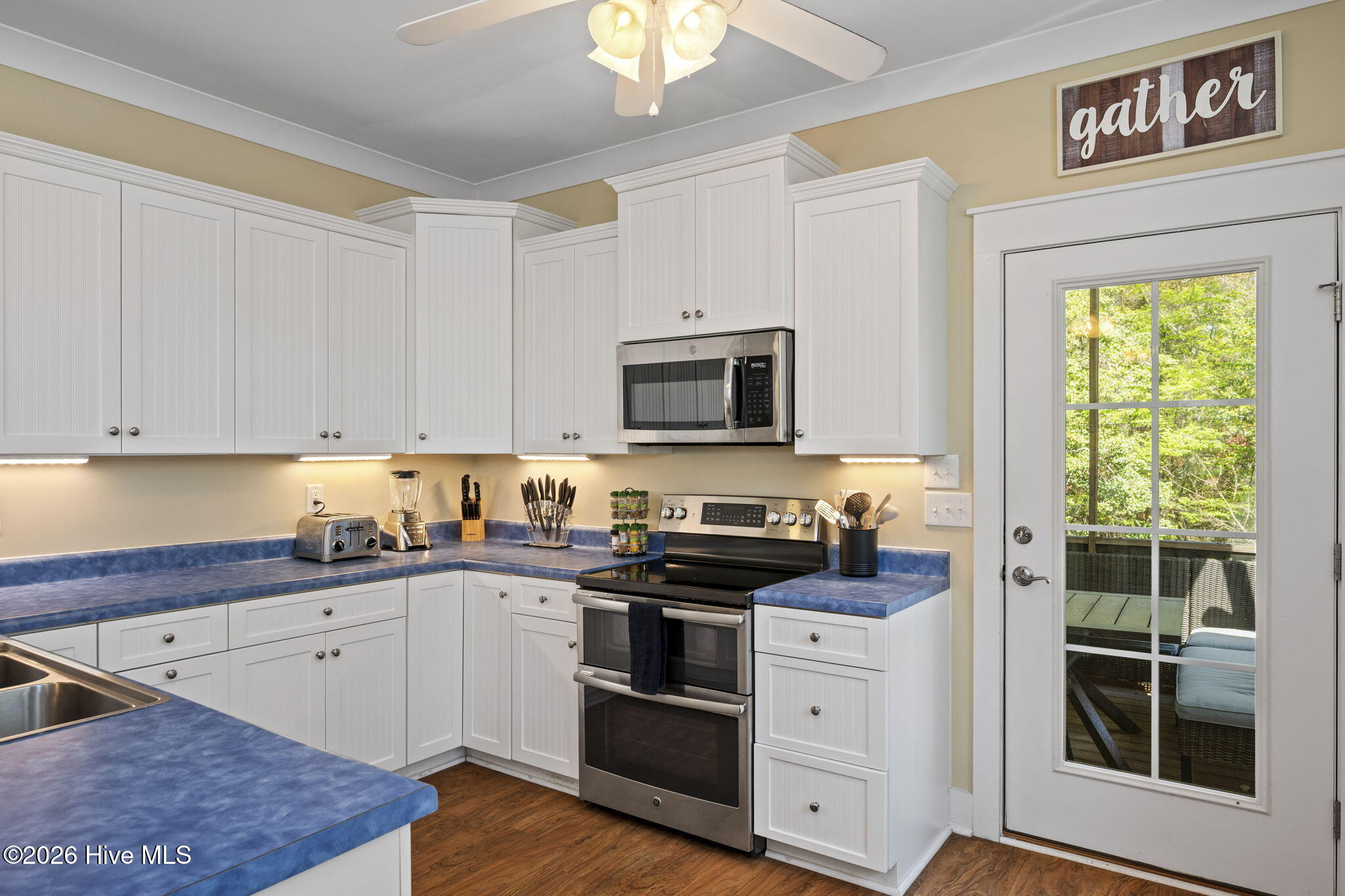 100565691 | Photo 14