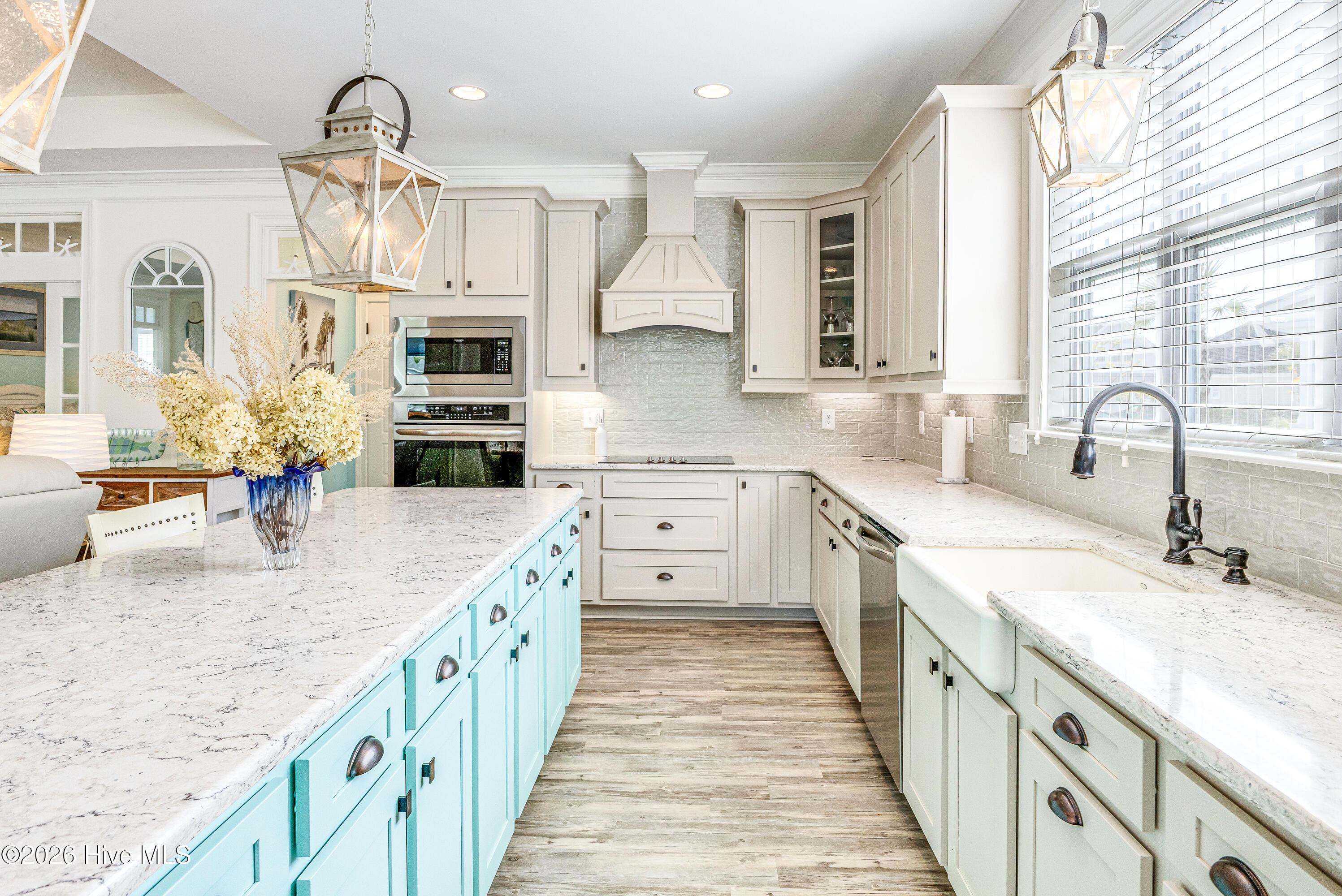 100566164 | Photo 11