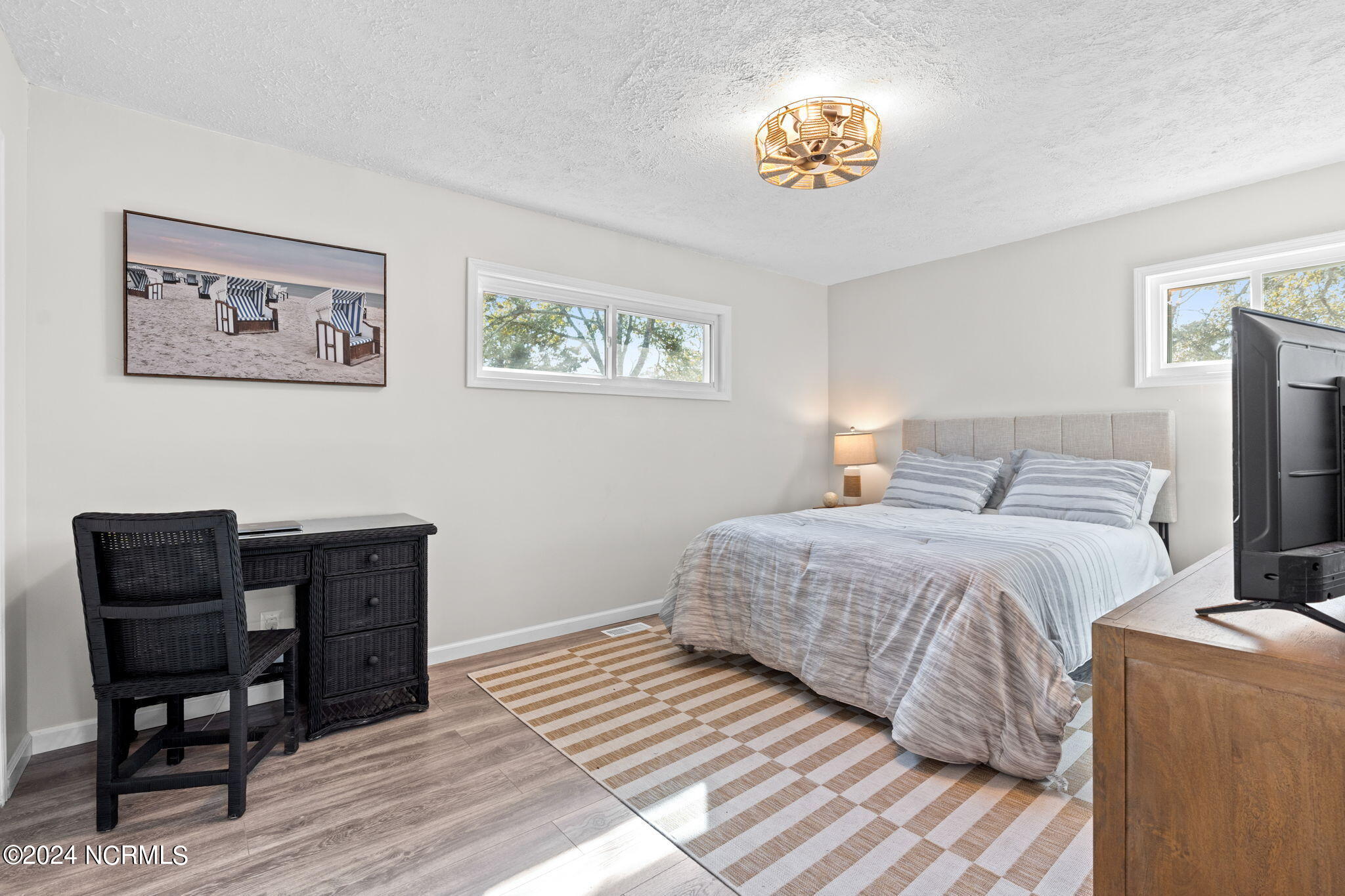 100566764 | Photo 20