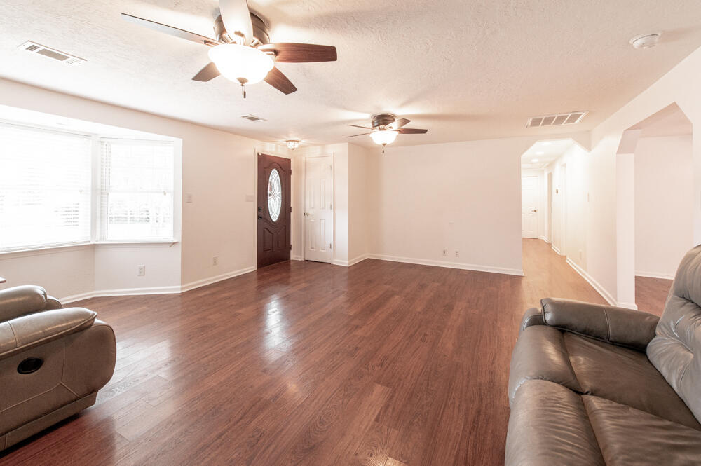 Spacious Living Room!