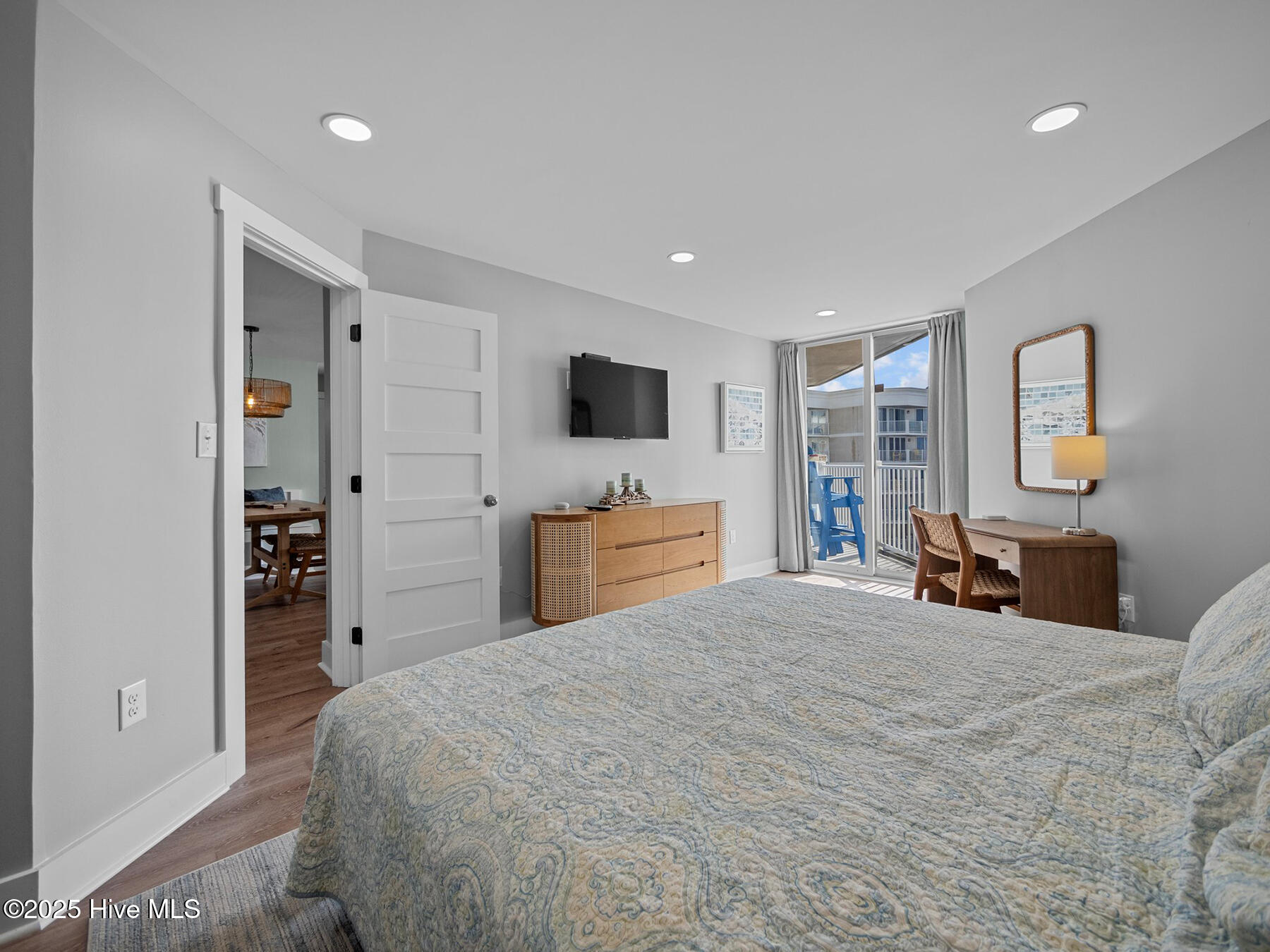 100518726 | Photo 18