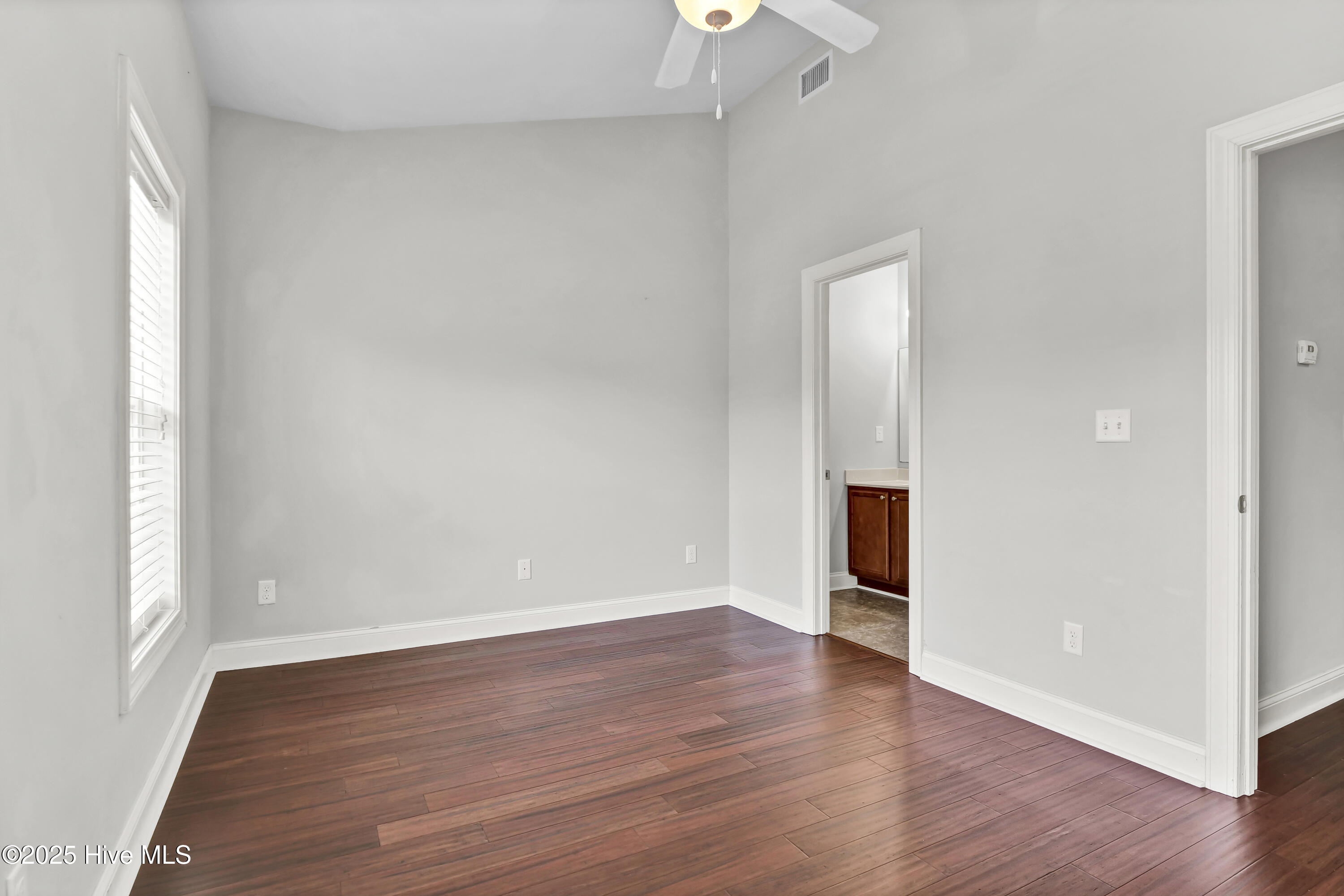 100504988 | Photo 23