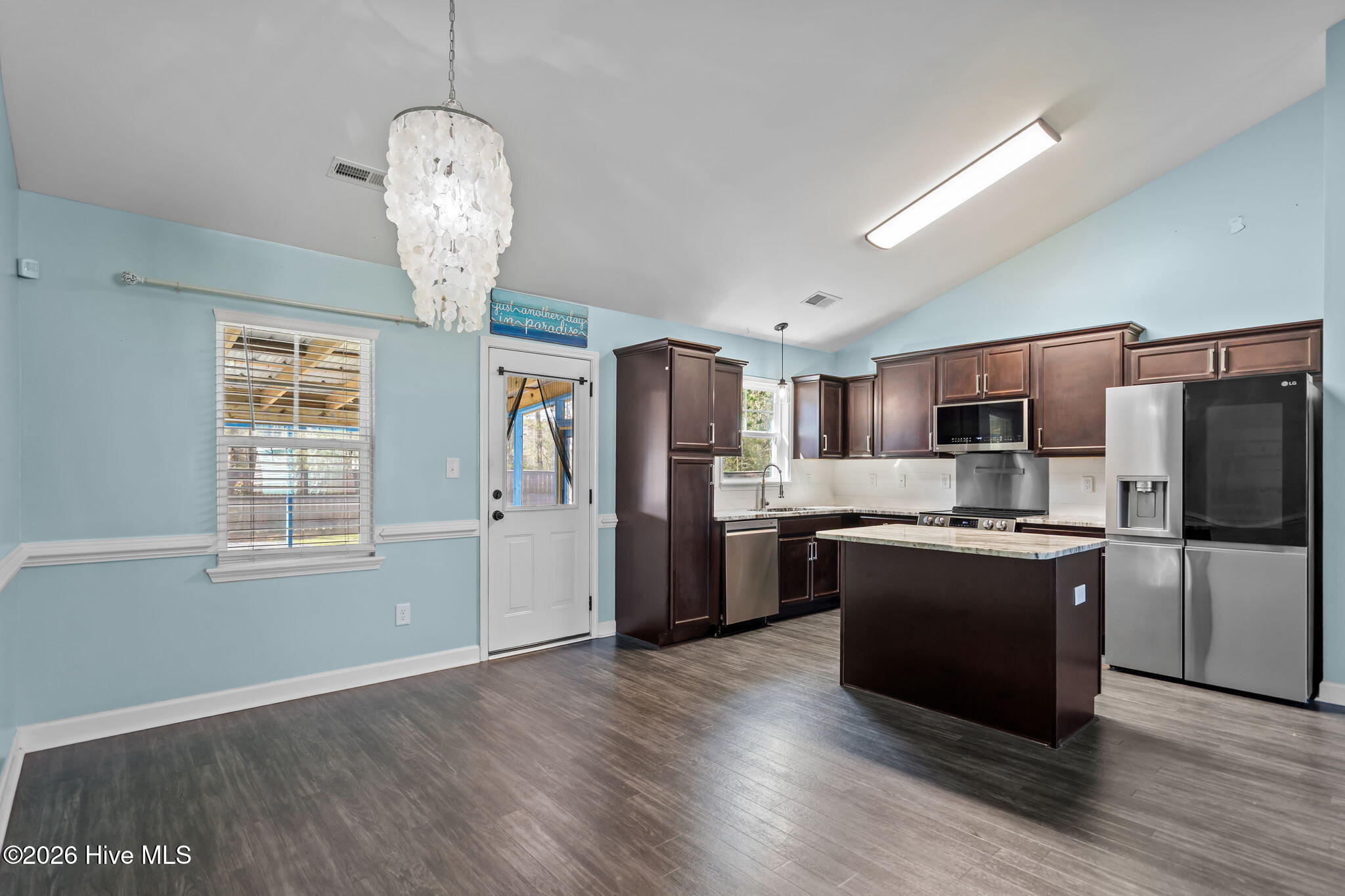 100561412 | Photo 12