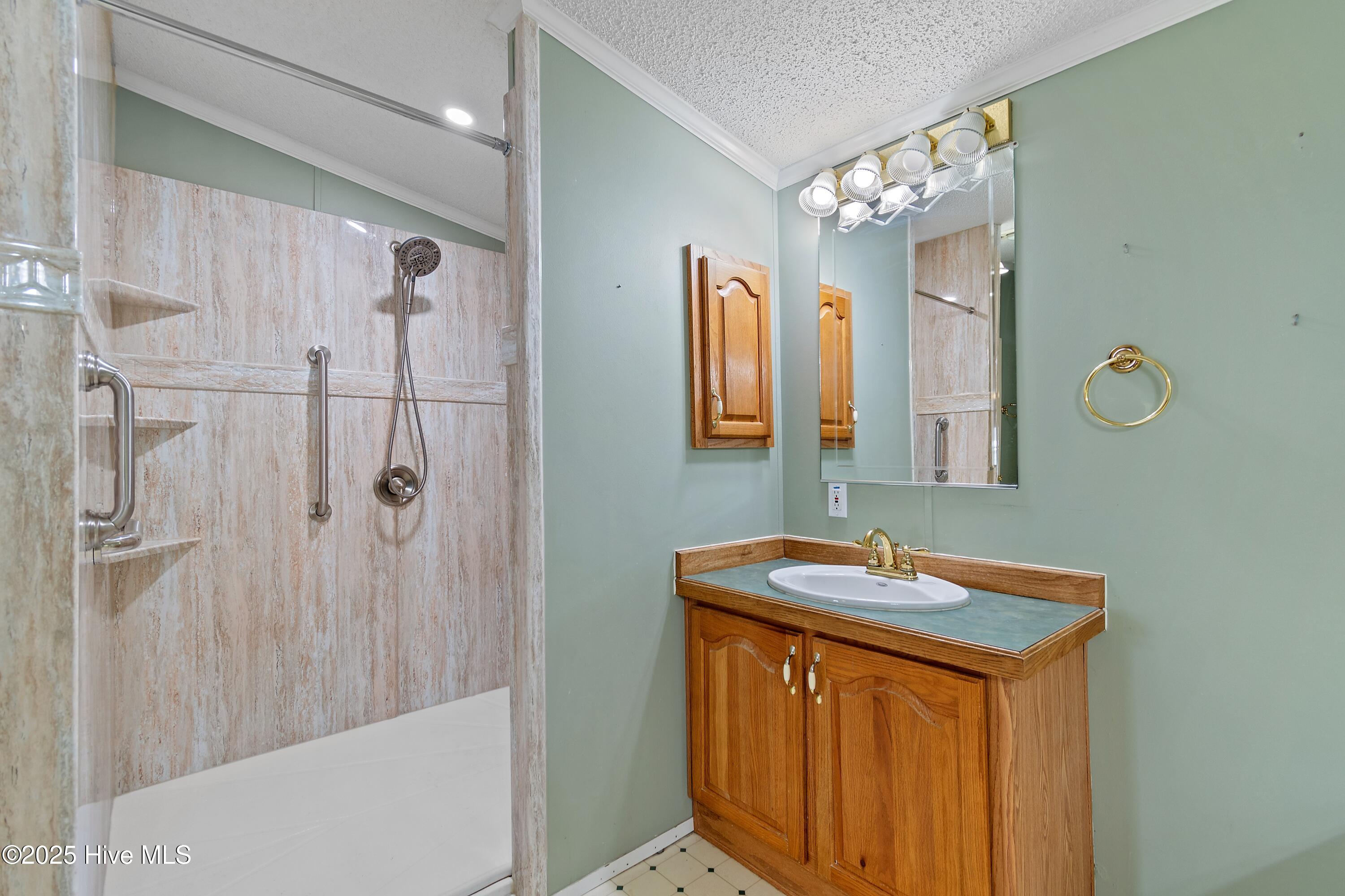 100542412 | Photo 37