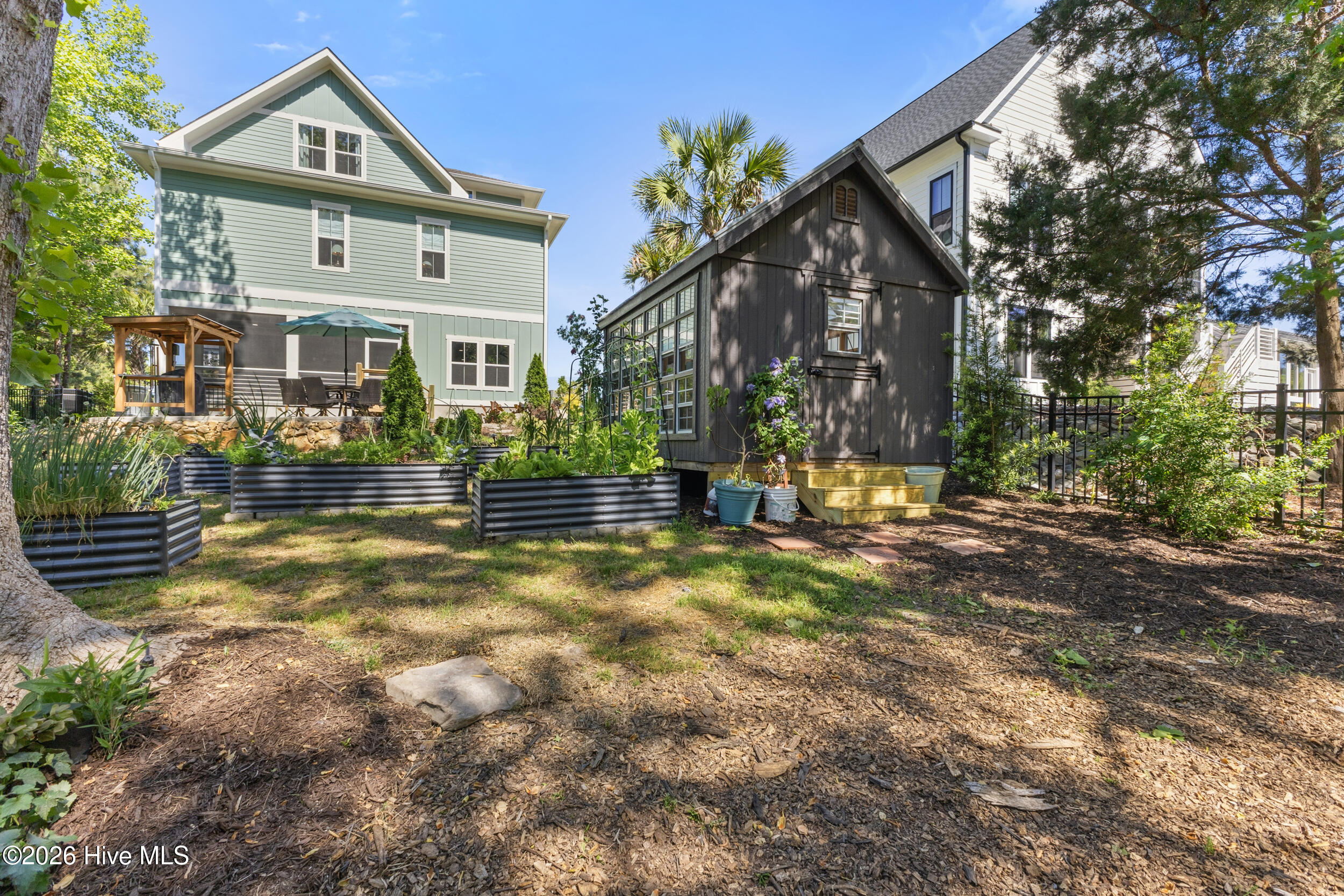 100570688 | Photo 61