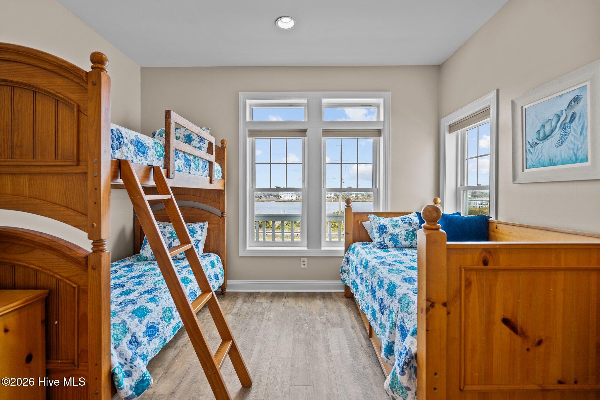 100562244 | Photo 11