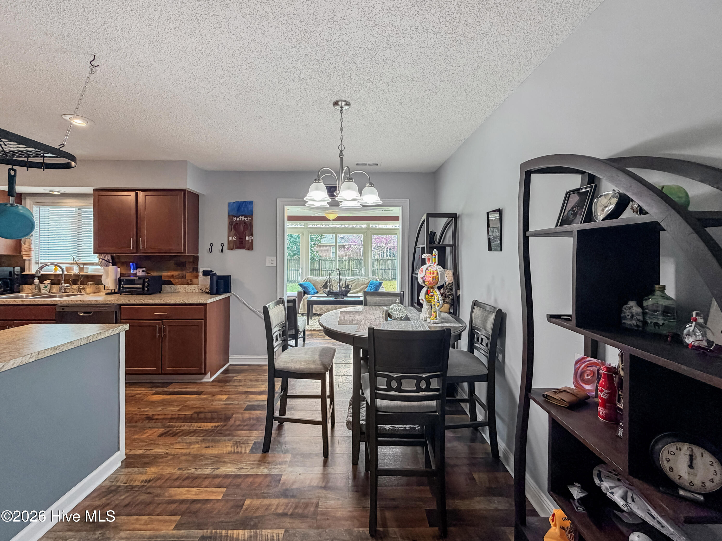 100564725 | Photo 11