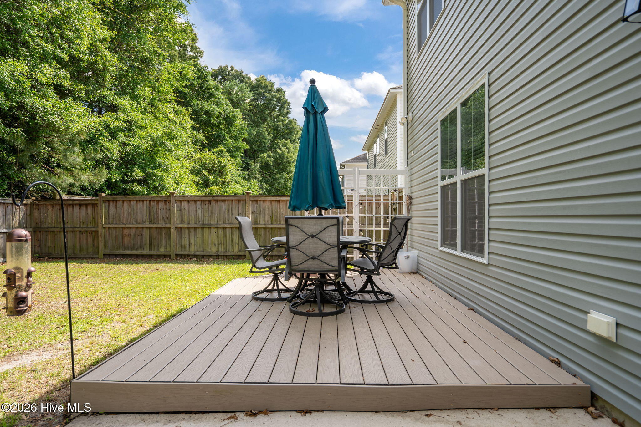 100570490 | Photo 38