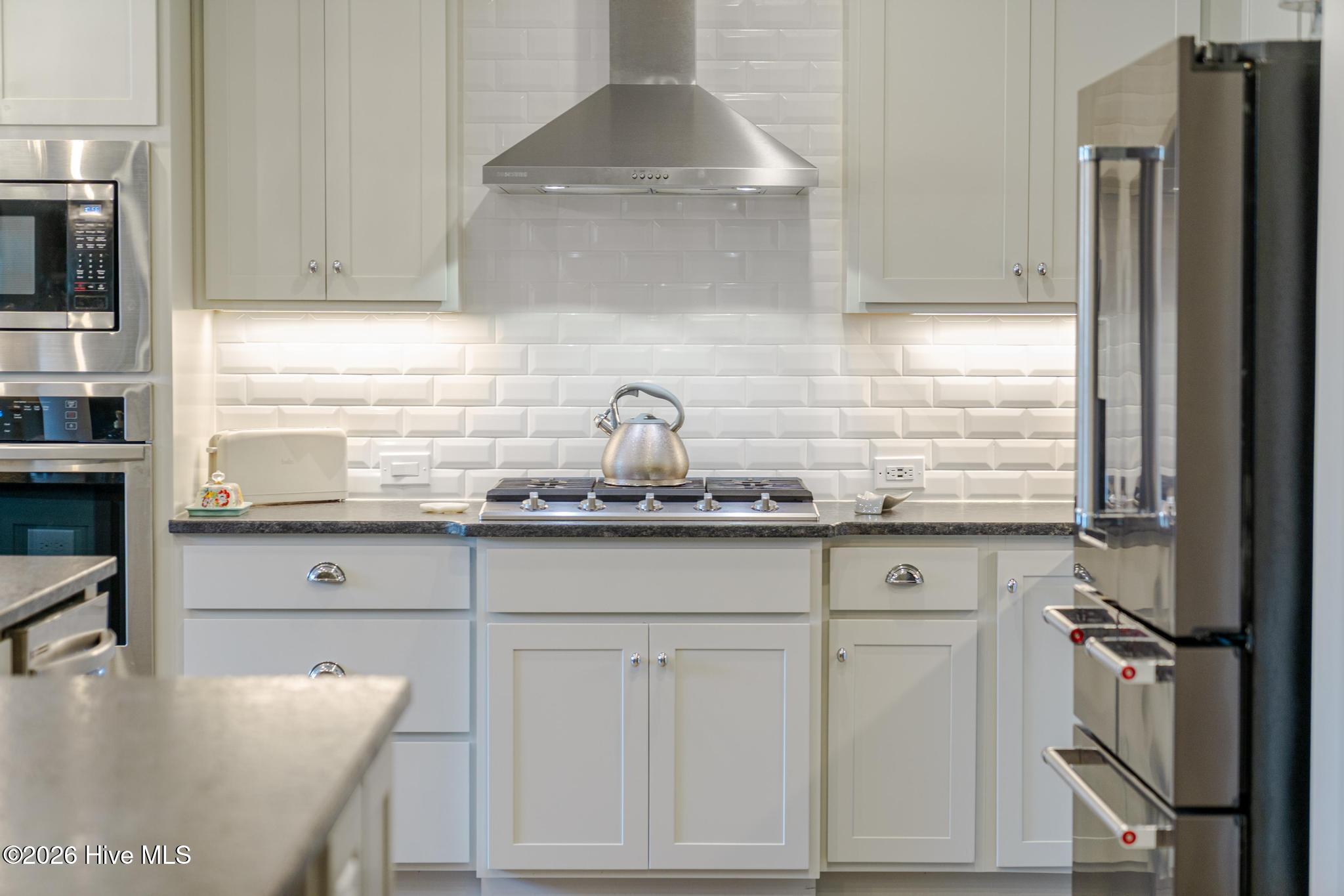 100561438 | Photo 13