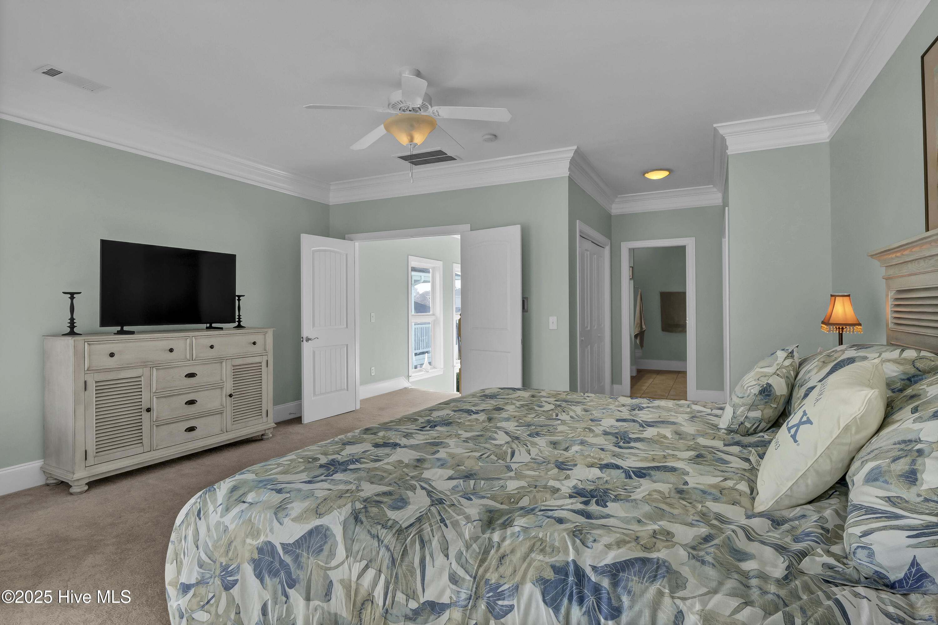 100526208 | Photo 25