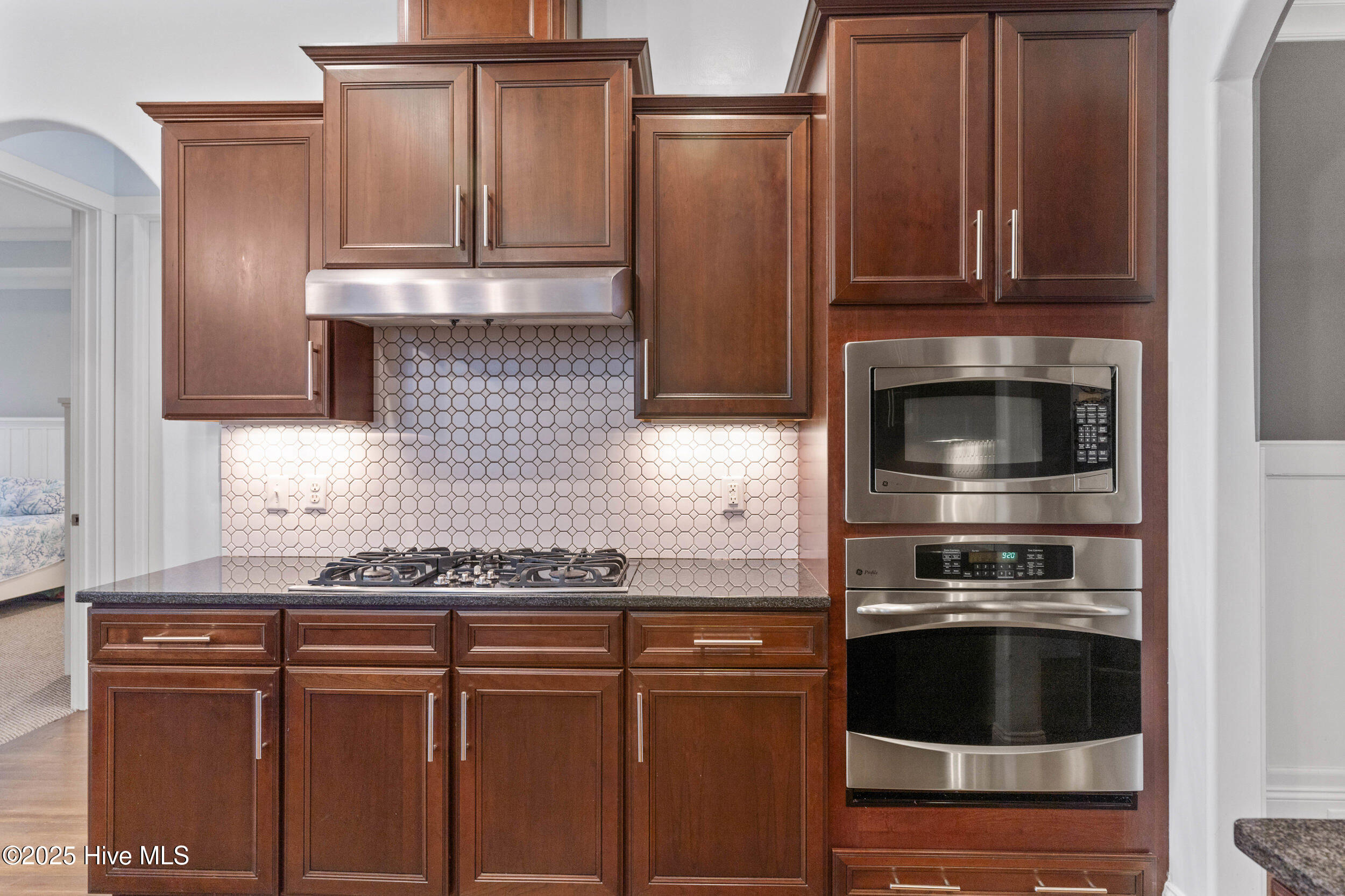 100524875 | Photo 13