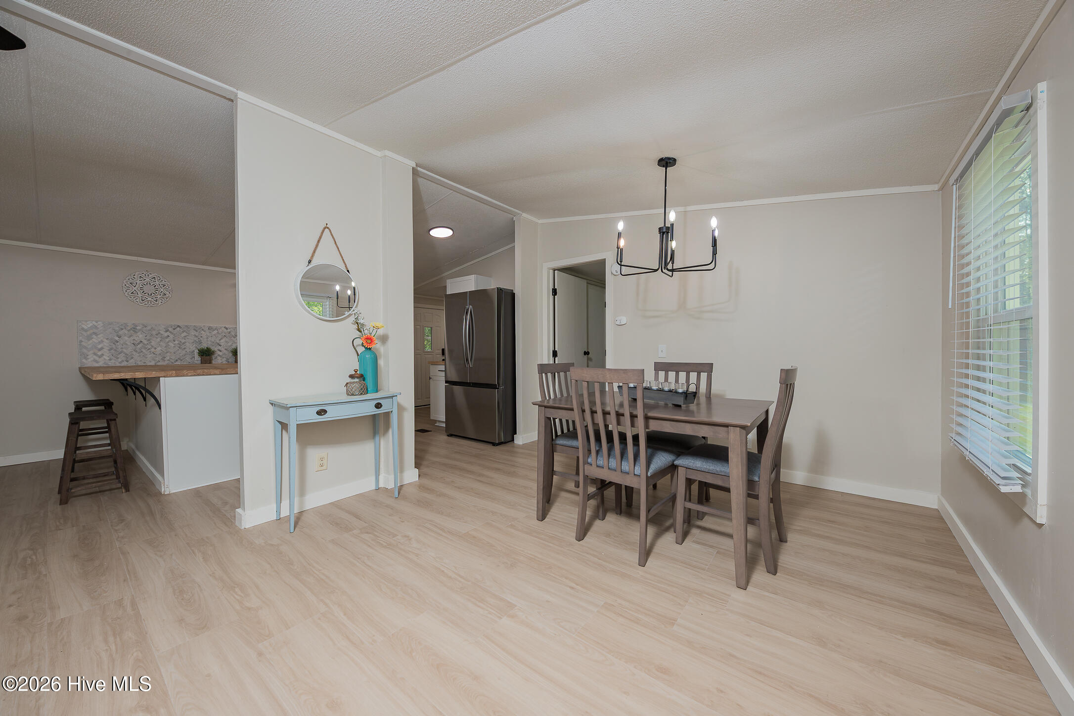 100570278 | Photo 27