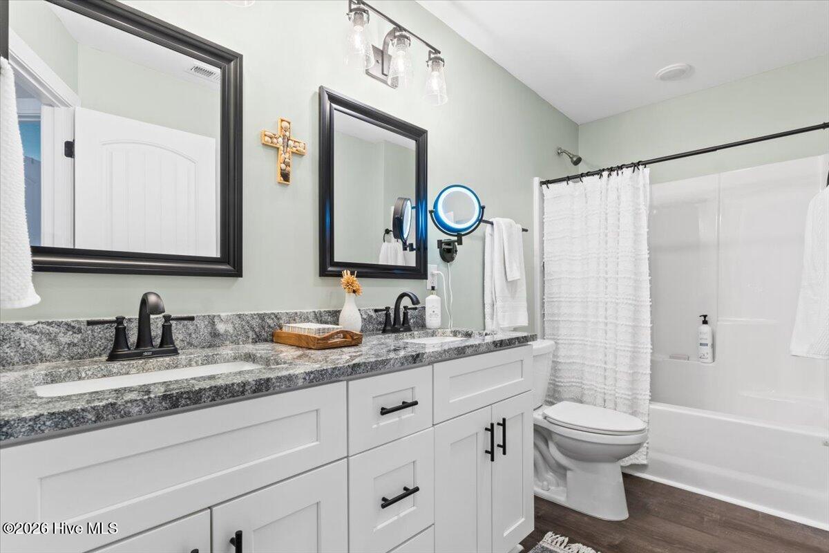 100548136 | Photo 35