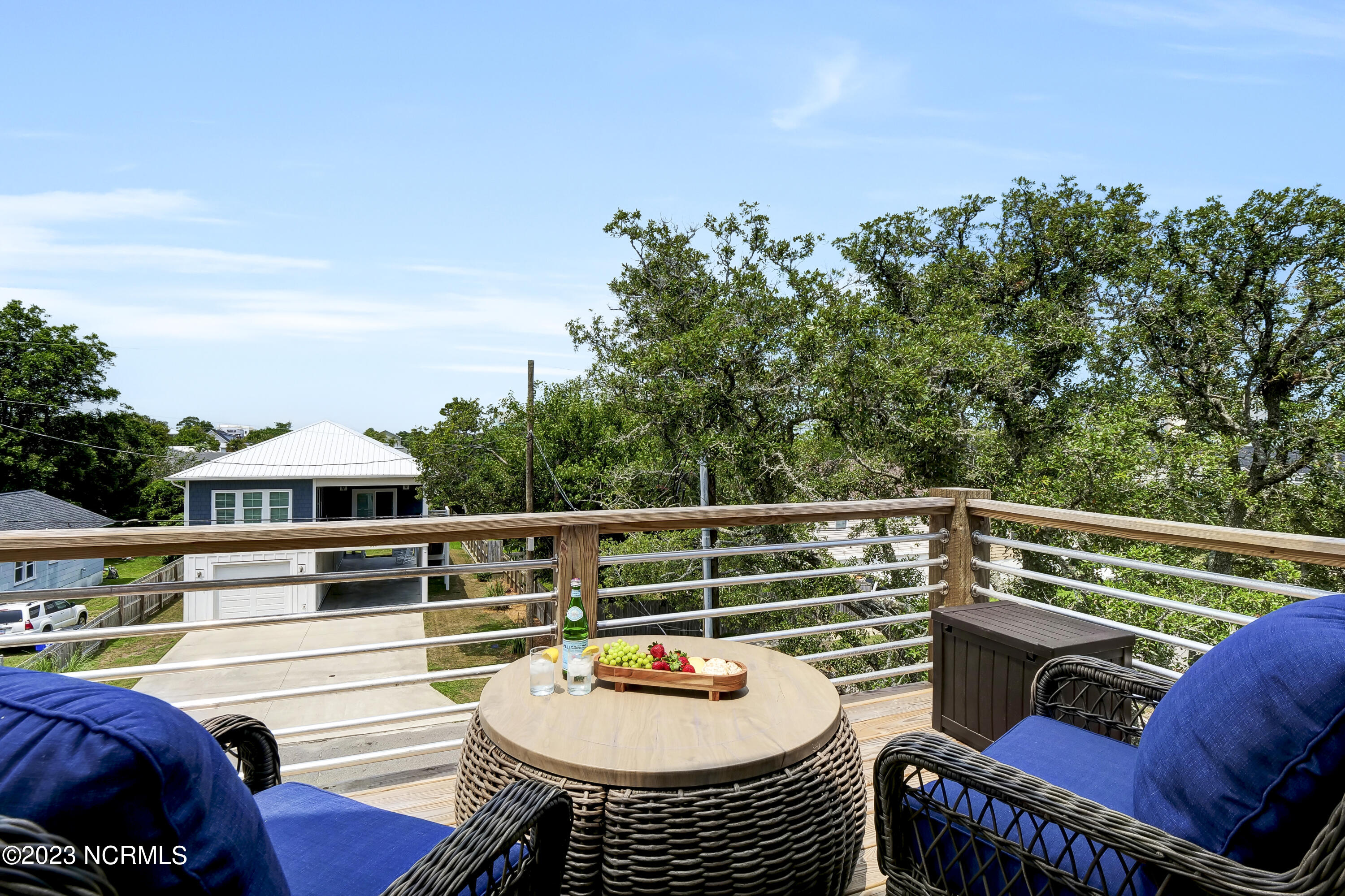 100526223 | Photo 25