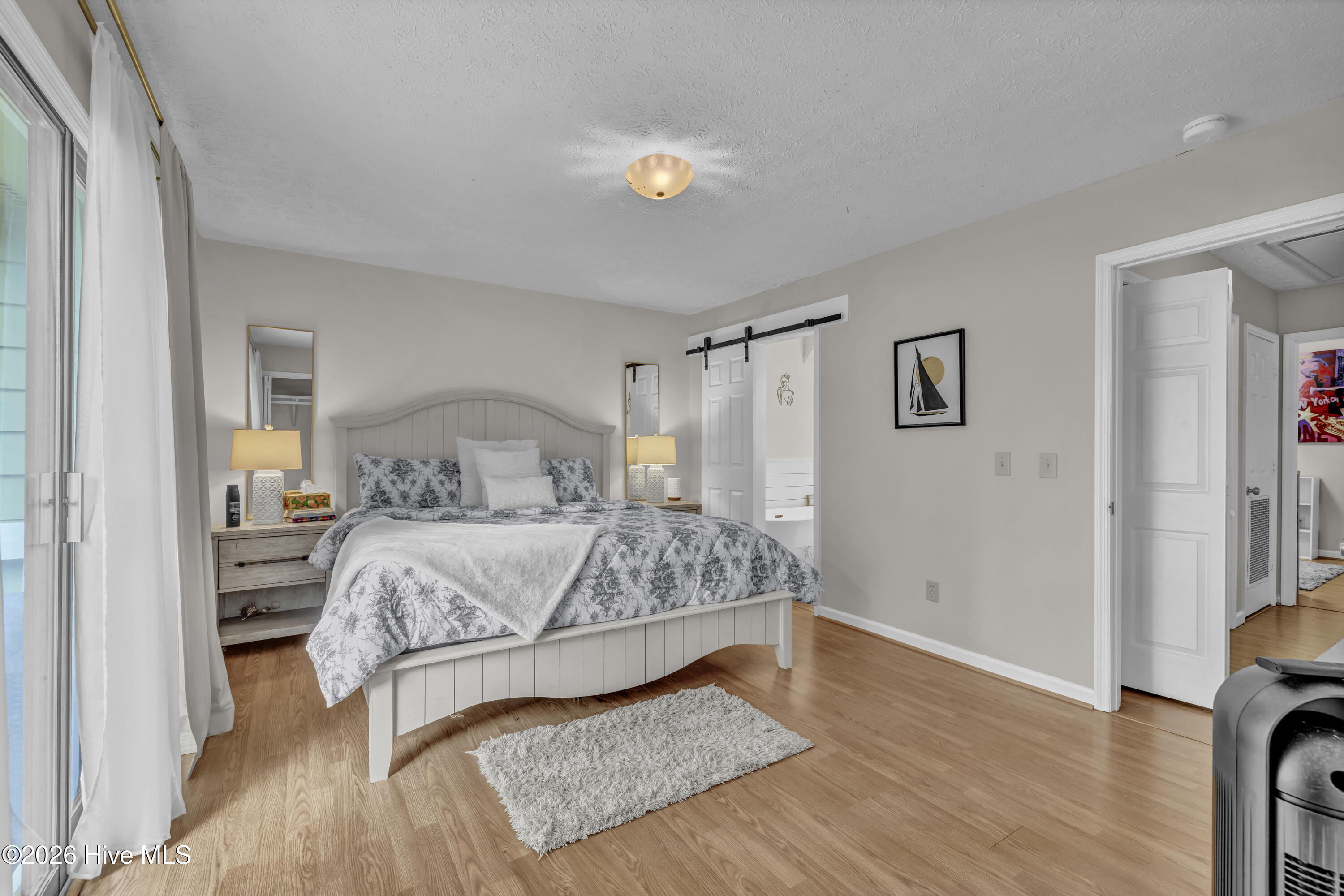 100550839 | Photo 26