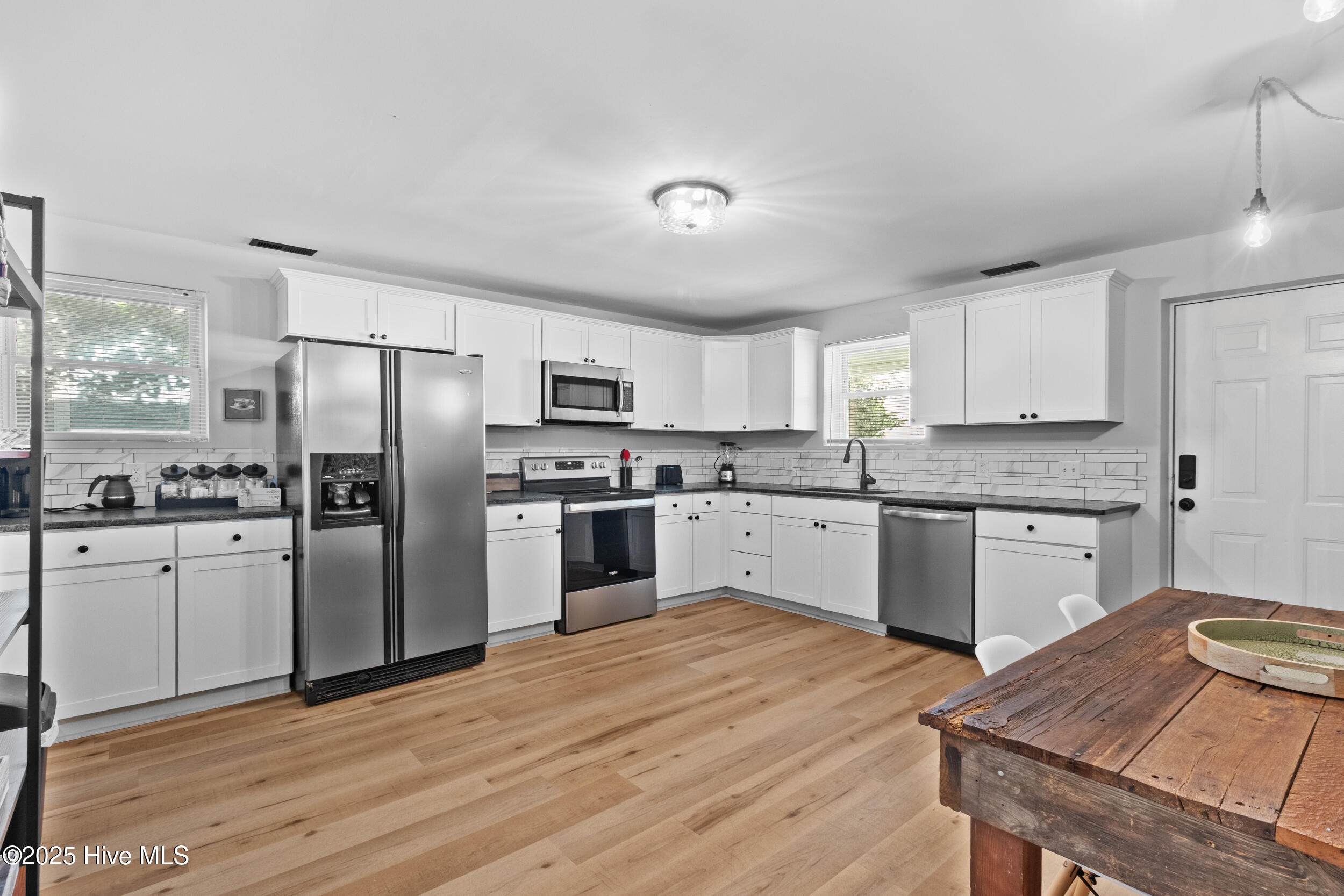 100534500 | Photo 37