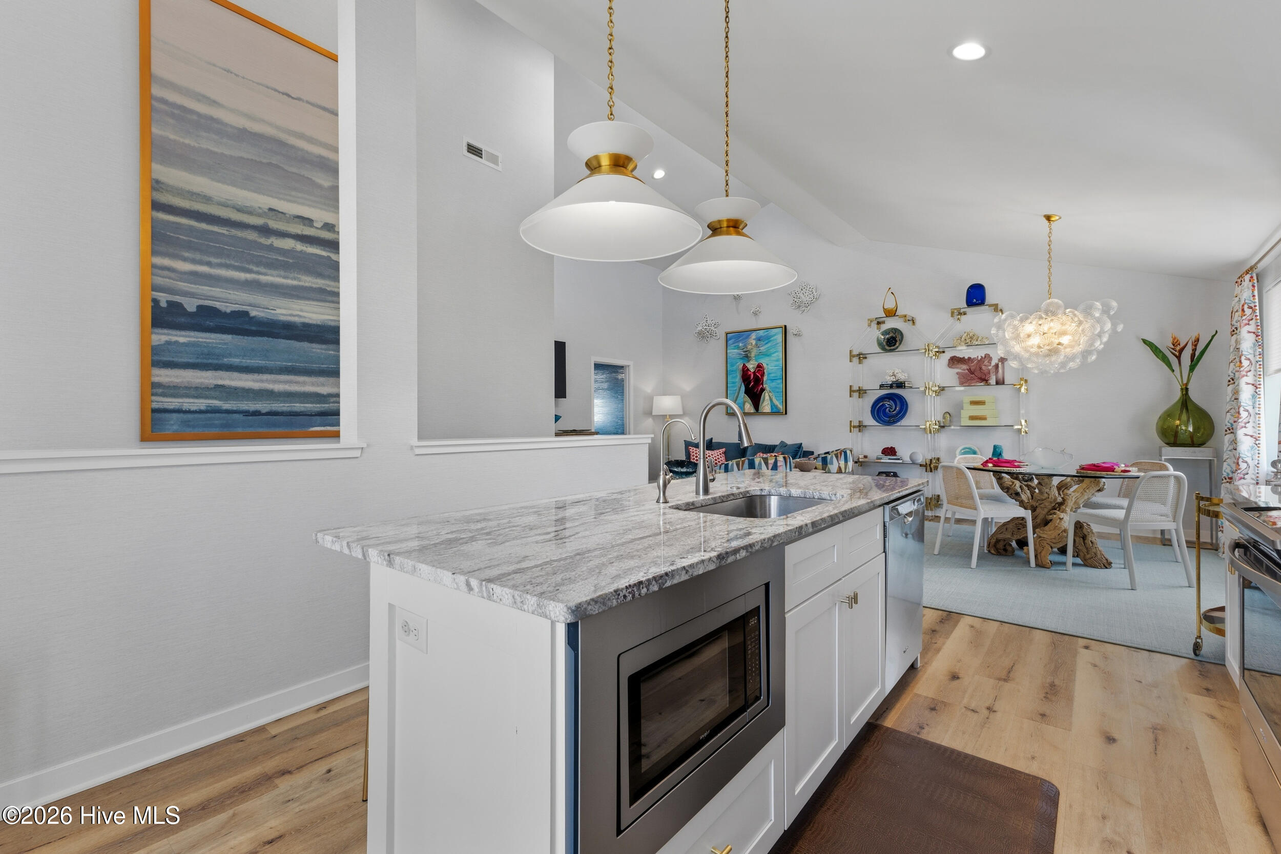 100558032 | Photo 21