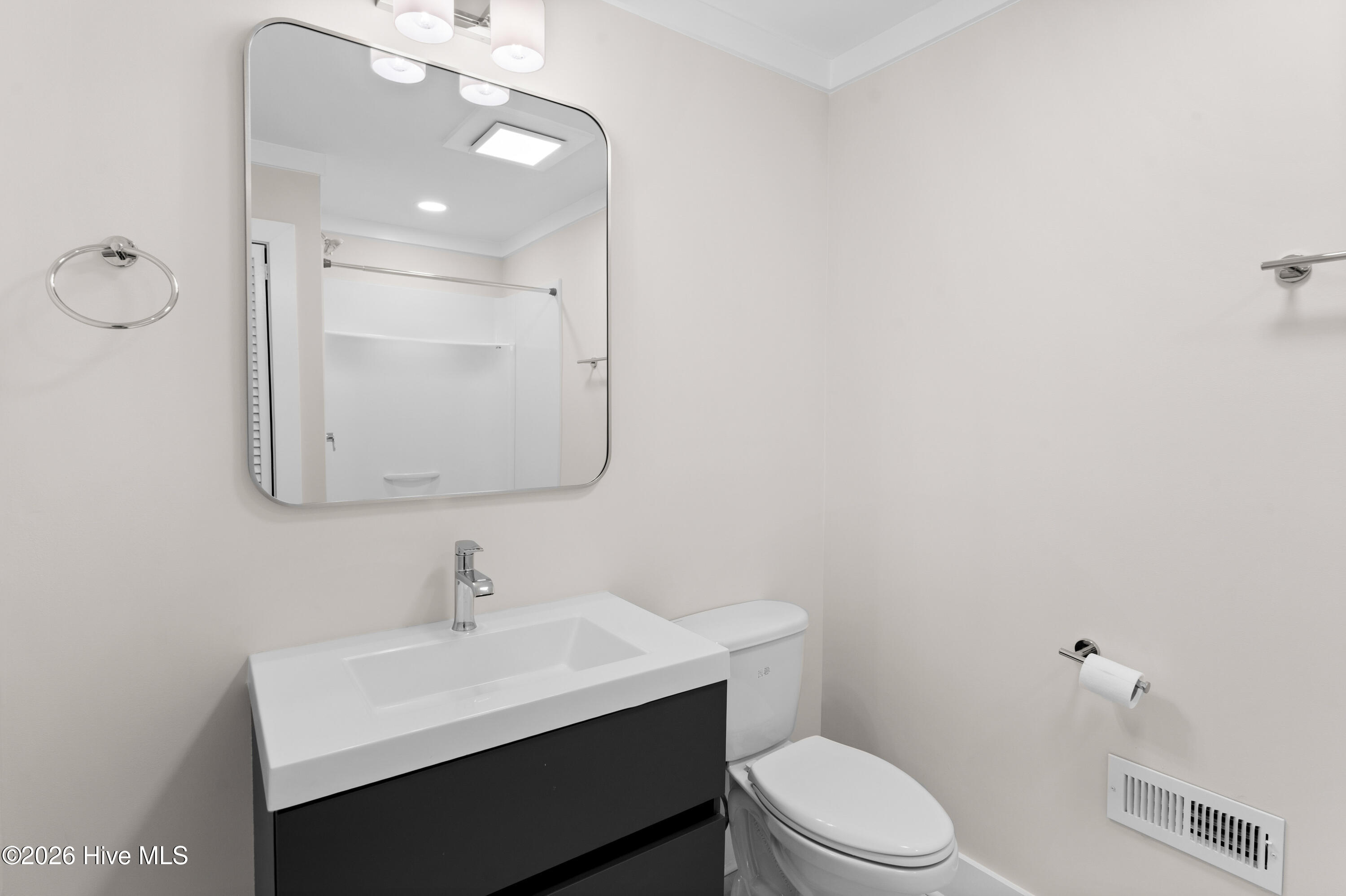 100561739 | Photo 22