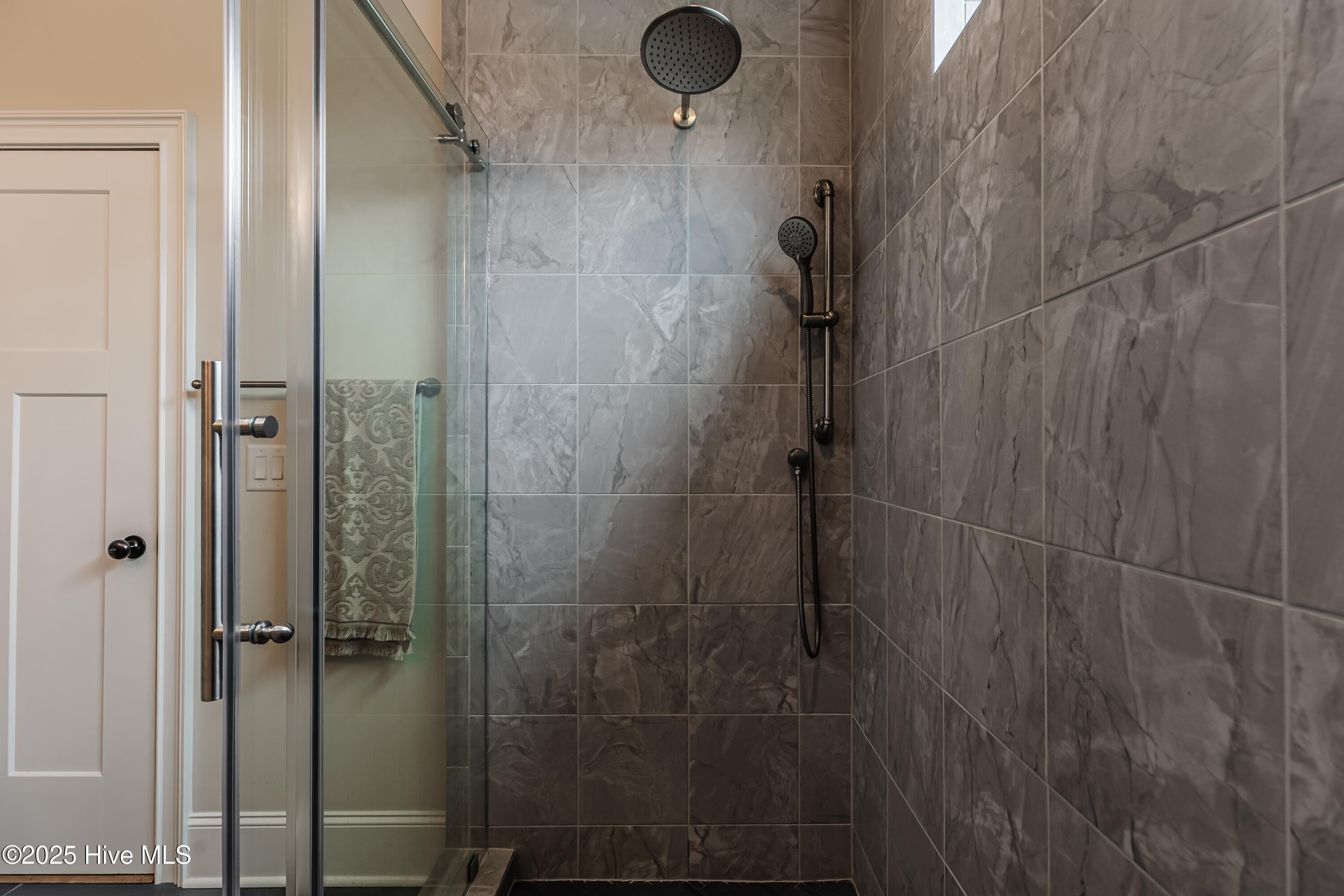 100523933 | Photo 39