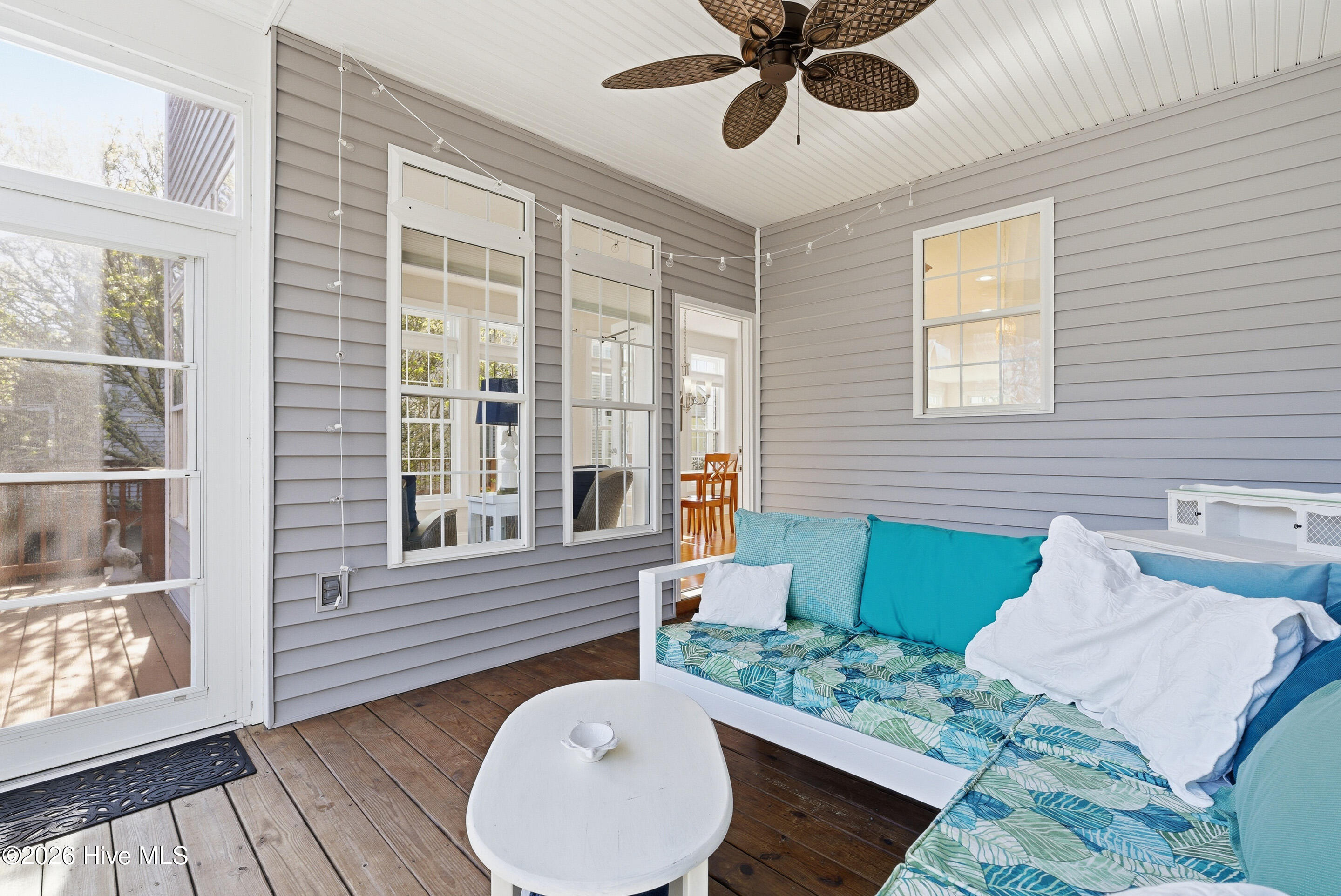 100561643 | Photo 25