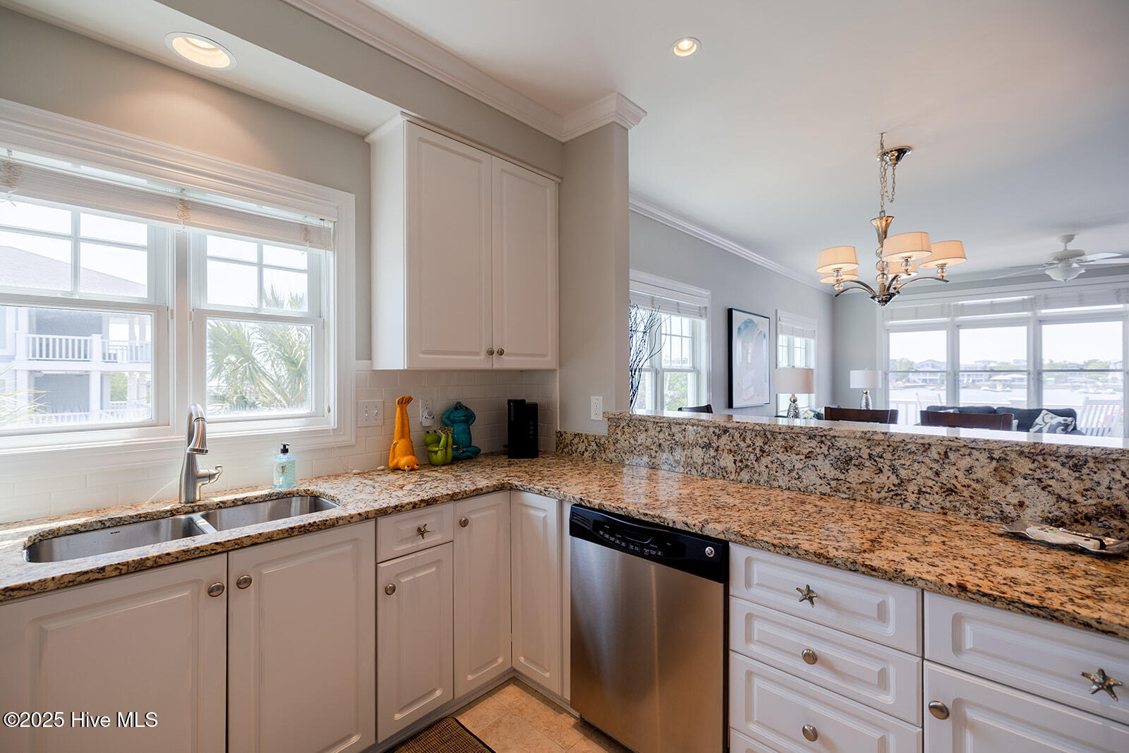 100508996 | Photo 14