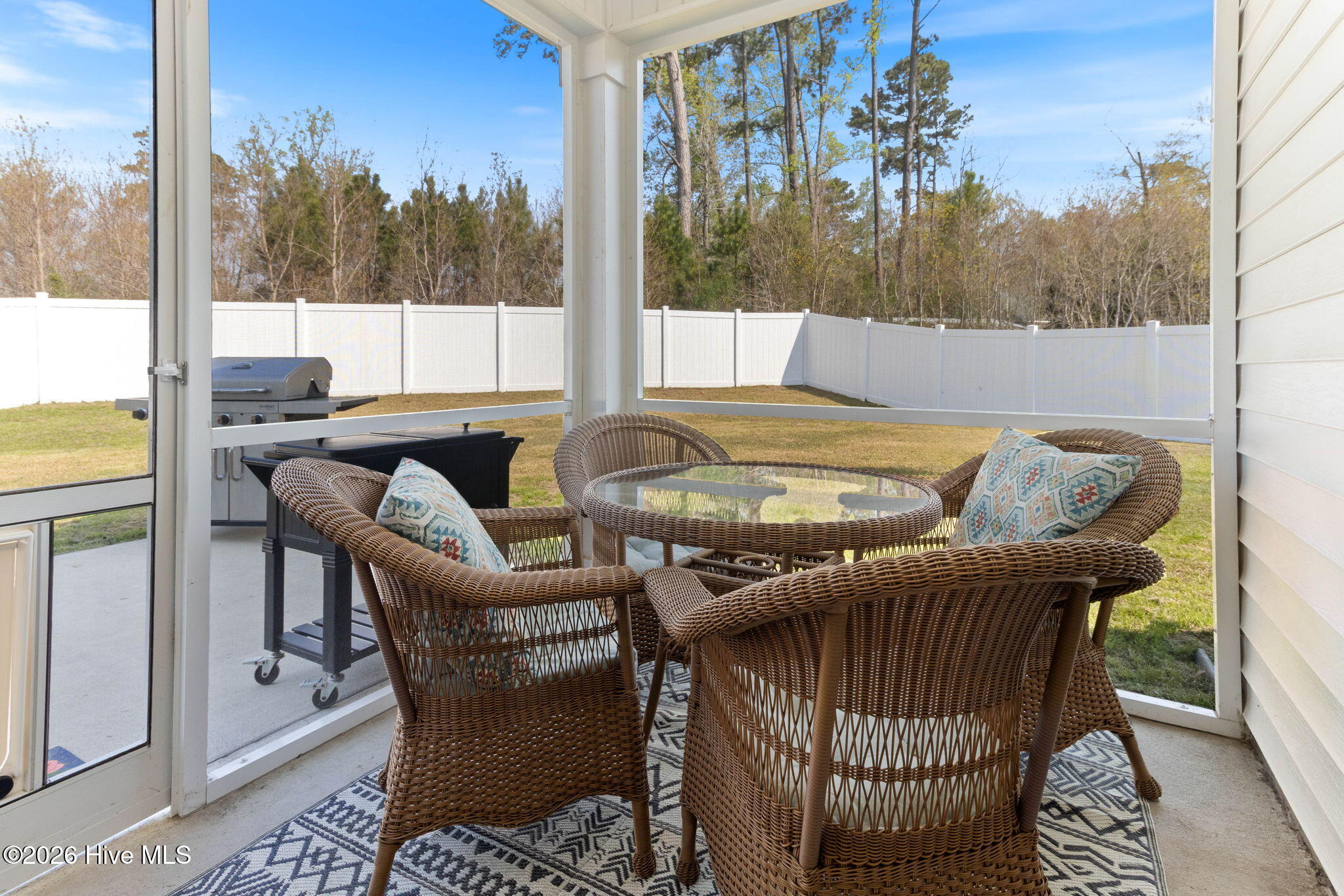 100561989 | Photo 29