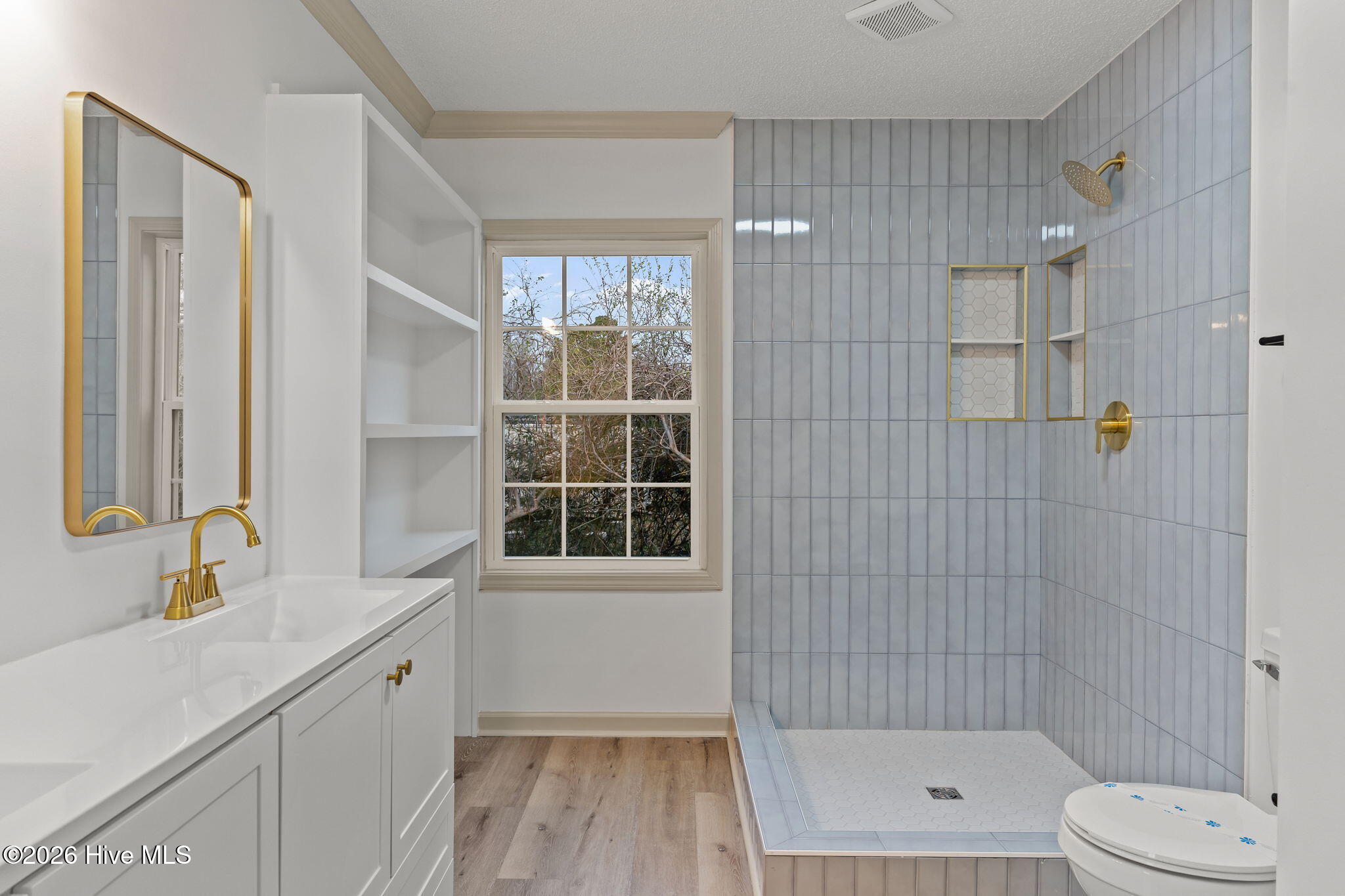 100557203 | Photo 30