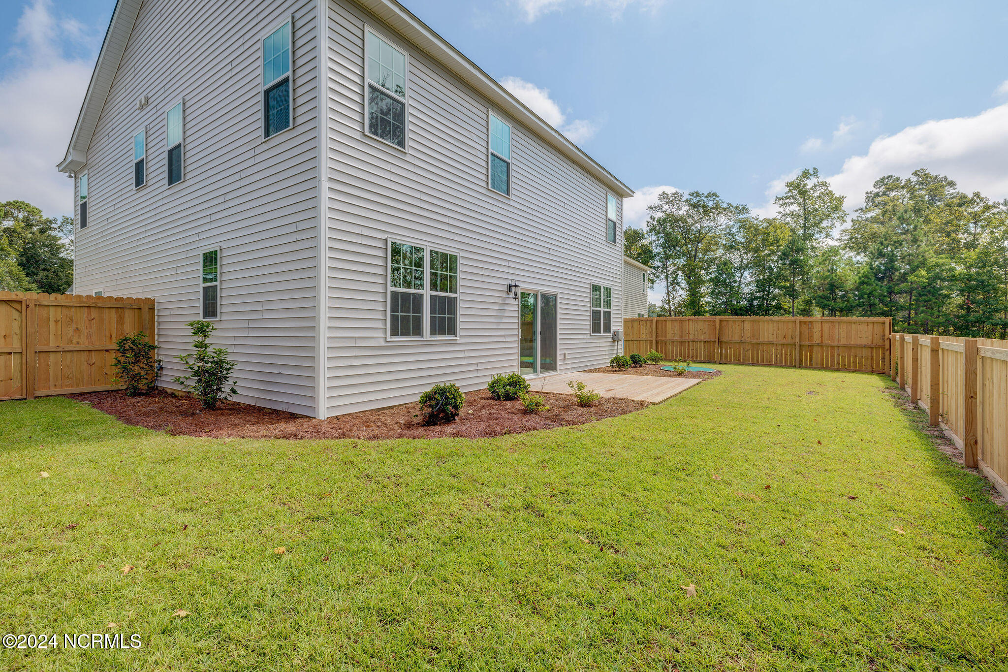 100548274 | Photo 37