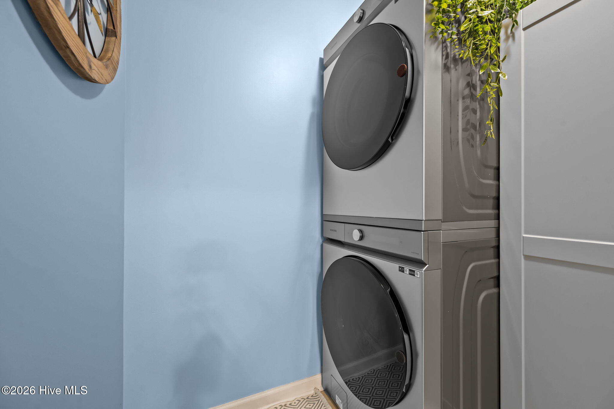 100547343 | Photo 23