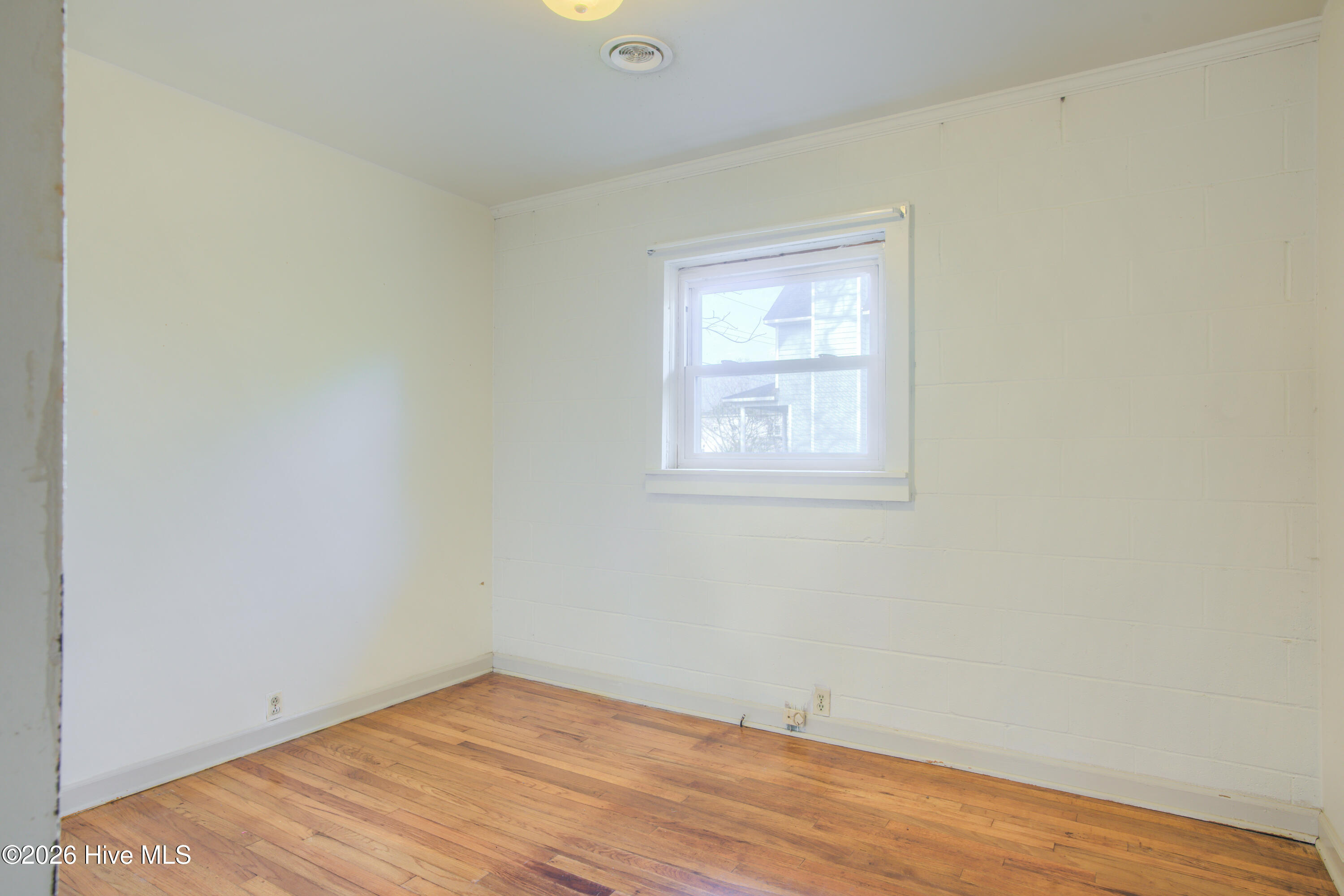 100556576 | Photo 11